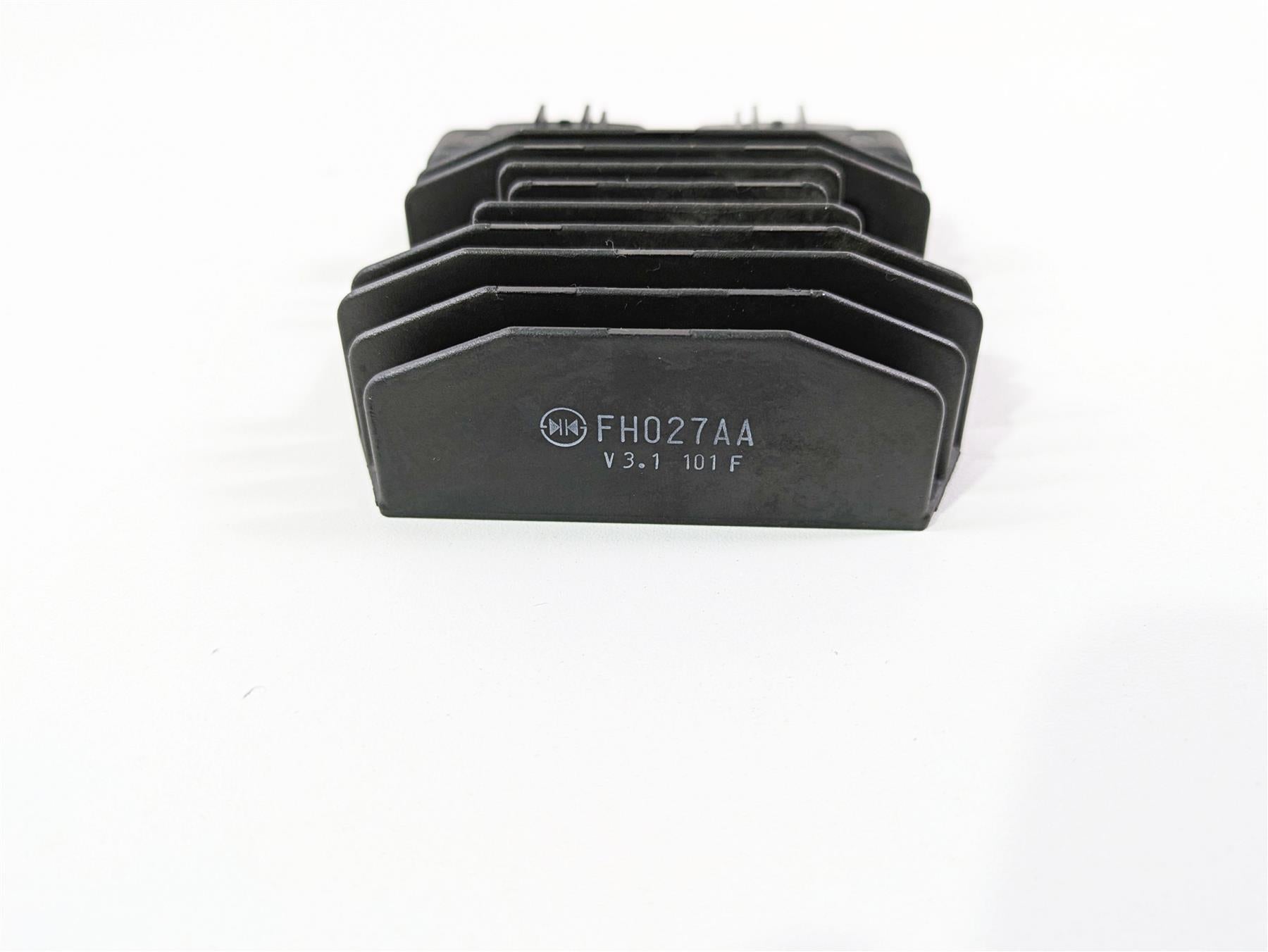 2024 Triumph Tiger 900 GT Rectifier Voltage Regulator FH027AA T1300675 {{ shop.shopifyCountryName }} - Mototech271