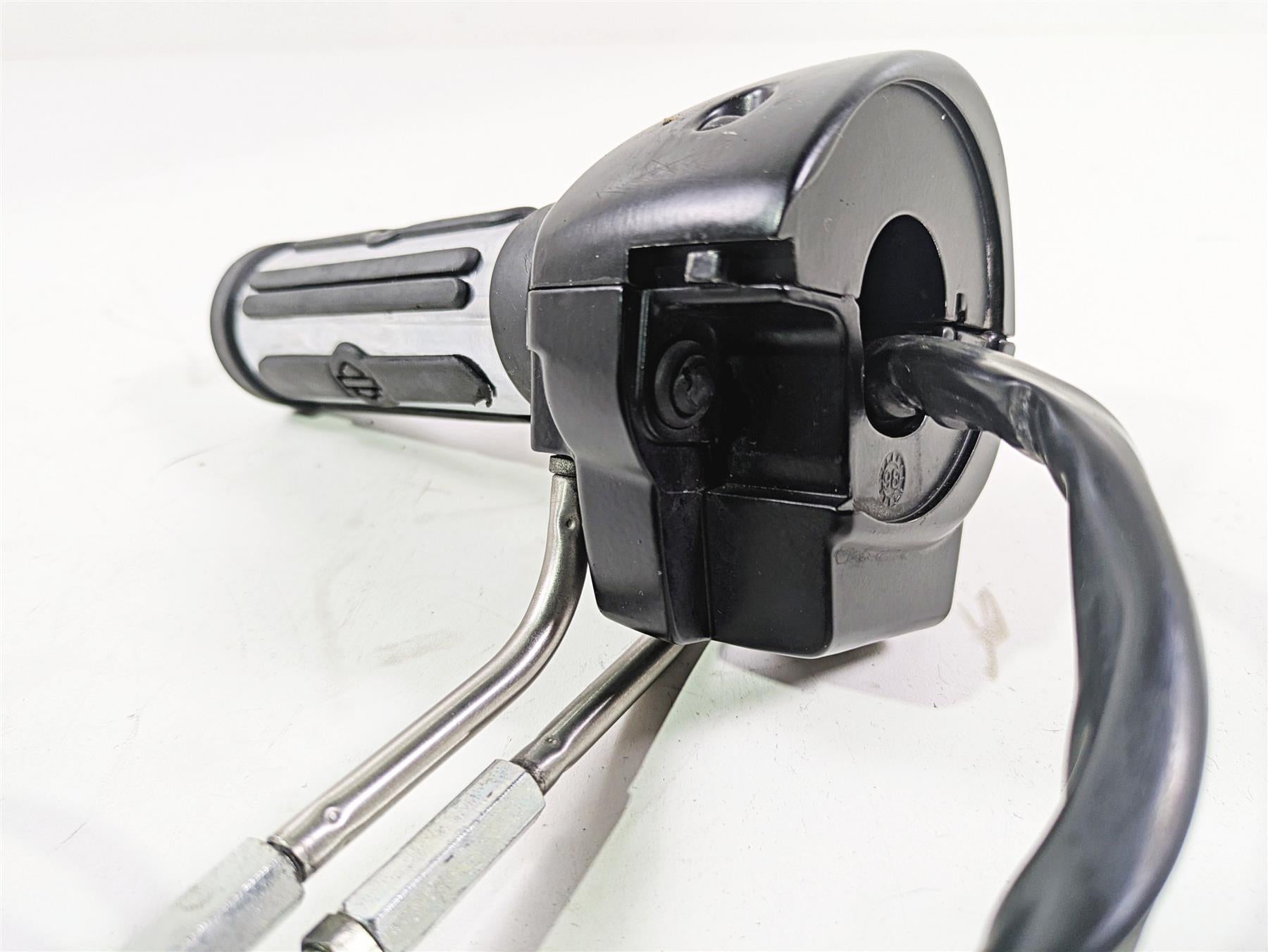 1999 Harley Touring FLHTCUI E-Glide Right Hand Control Switch Cruise 71684-06A {{ shop.shopifyCountryName }} - Mototech271