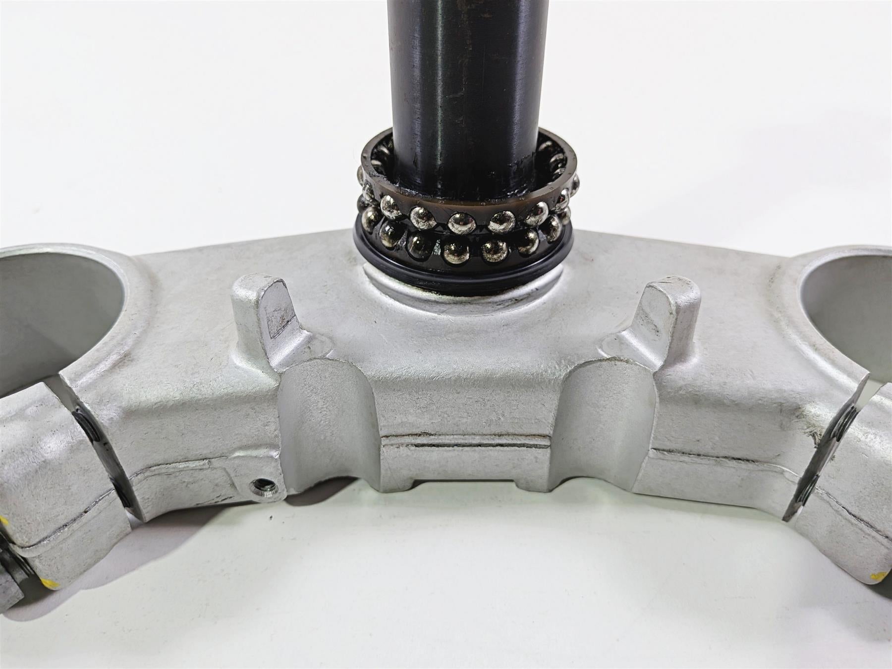 2016 Aprilia RSV 1100 Tuono V4 Factory Lower Triple Tree Steering Clamp 2B001680 {{ shop.shopifyCountryName }} - Mototech271