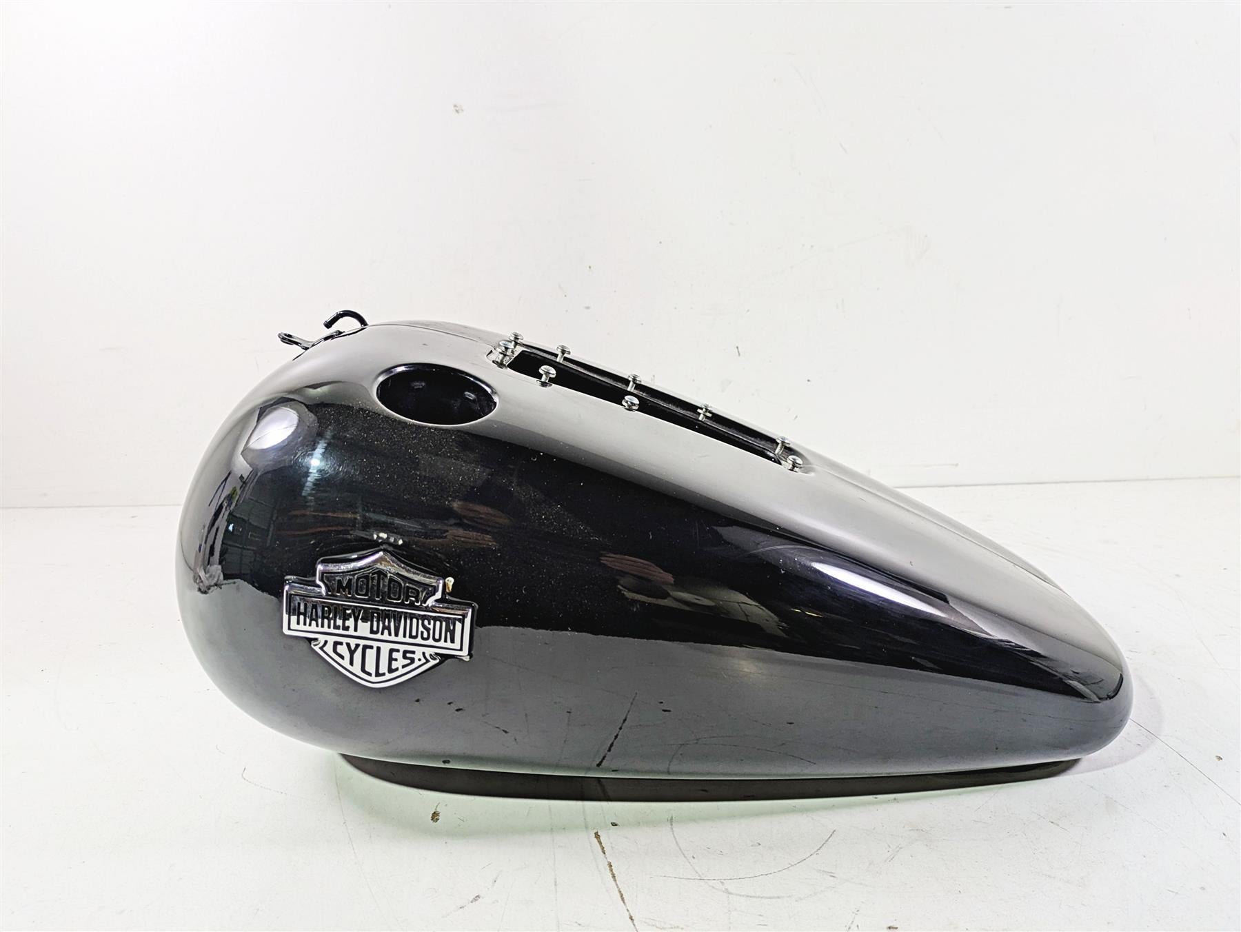 2009 Harley FXCWC Softail Rocker Fuel Gas Petrol Tank - Read 62105-08 {{ shop.shopifyCountryName }} - Mototech271