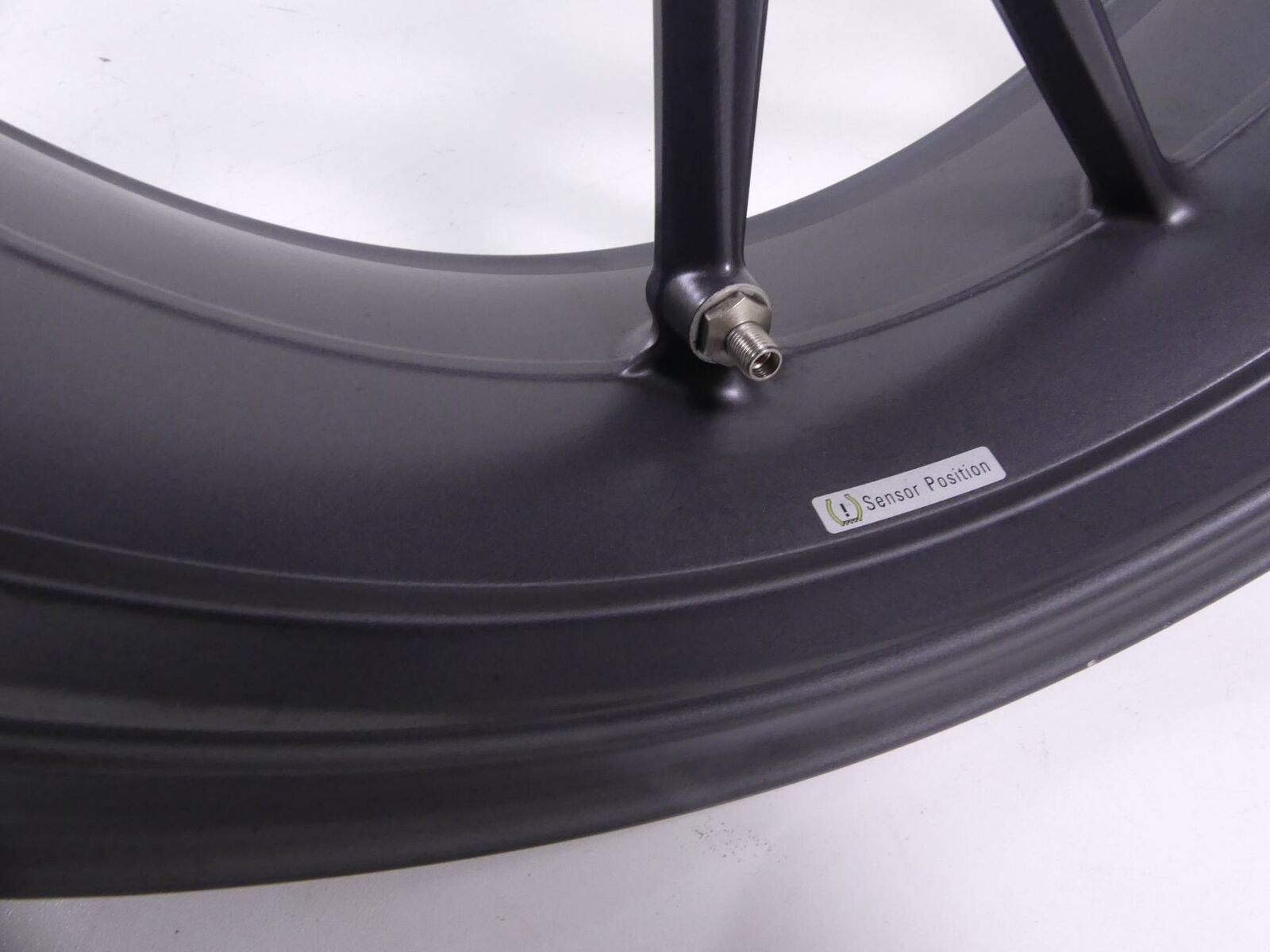 2016 BMW R1200R K53 Straight Rear Wheel Rim 17x5.5 36318556340 {{ shop.shopifyCountryName }} - Mototech271