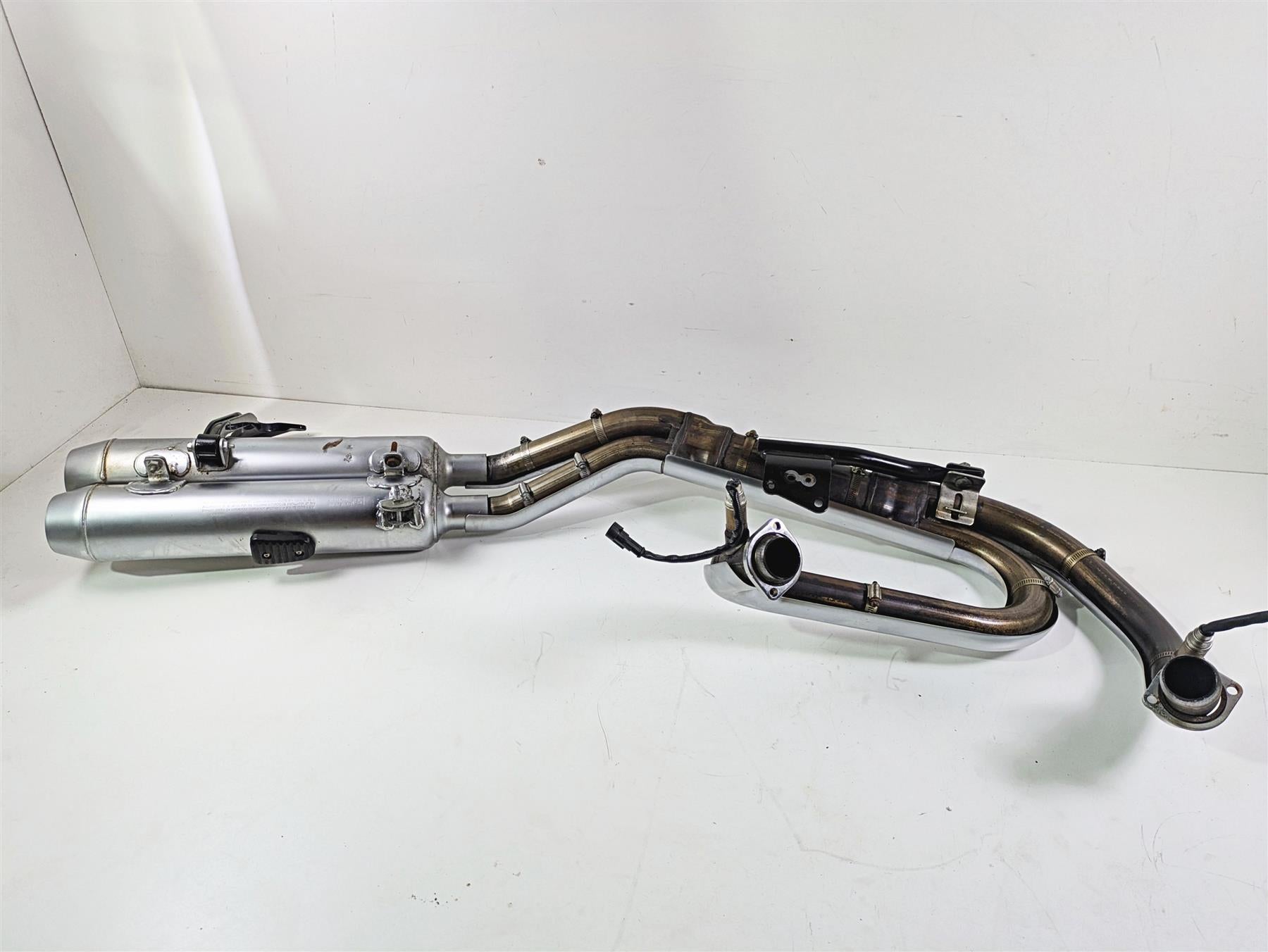 2009 Harley XR1200 Sportster Stock Exhaust Header Muffler Set 64965-08 64883-08 {{ shop.shopifyCountryName }} - Mototech271