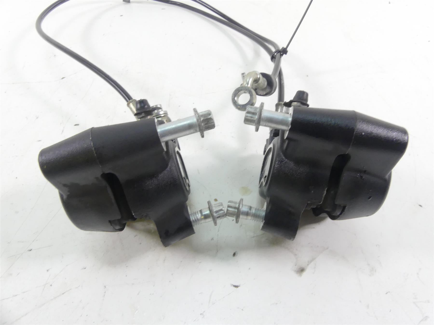 2015 Harley FXDF Dyna Fat Bob Front Brake Caliper + Line Set 41300001 41300002 {{ shop.shopifyCountryName }} - Mototech271