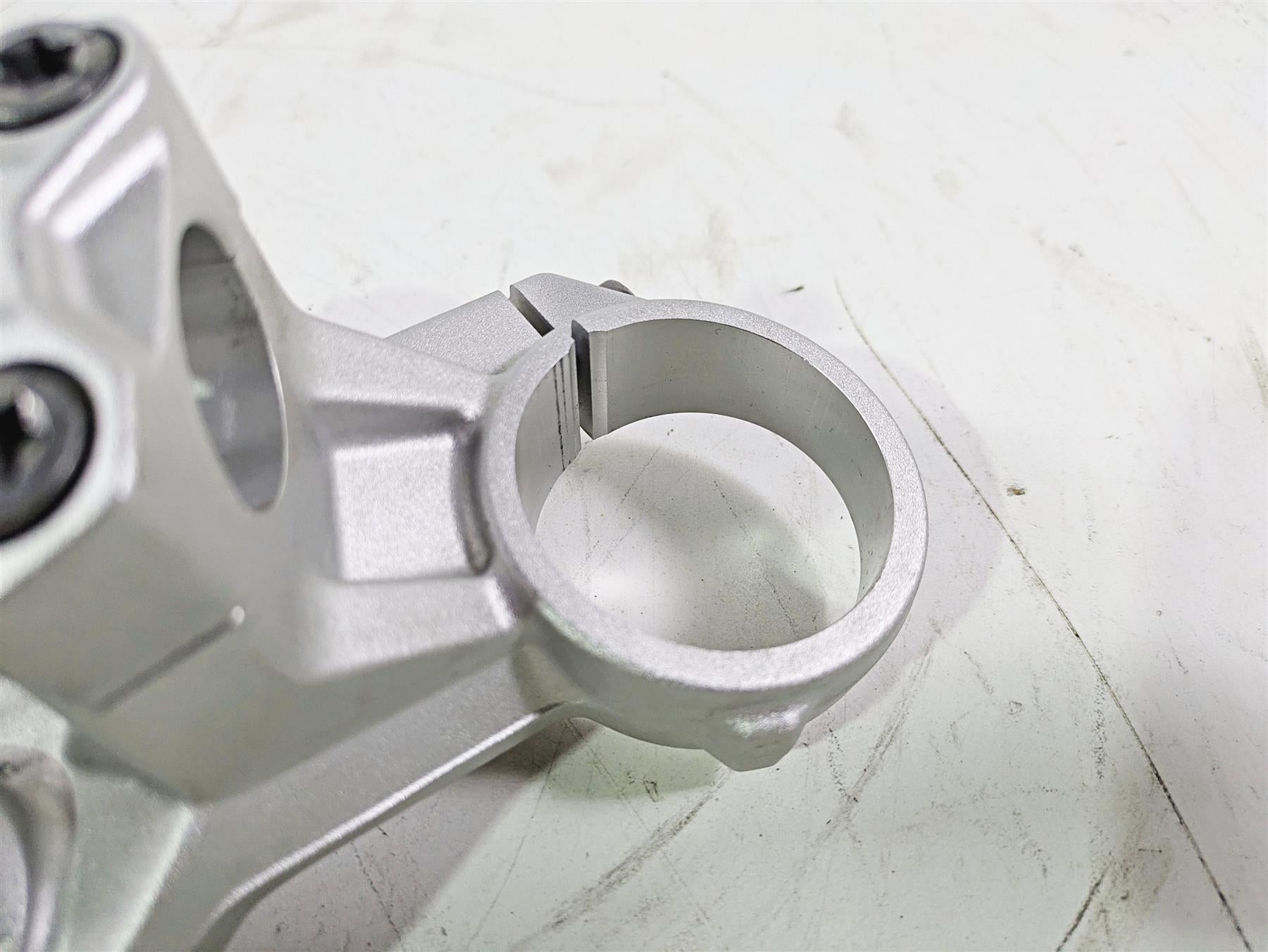 2016 BMW F800R K73 Upper Triple Tree Steering Clamp 8546421 32418546421 {{ shop.shopifyCountryName }} - Mototech271