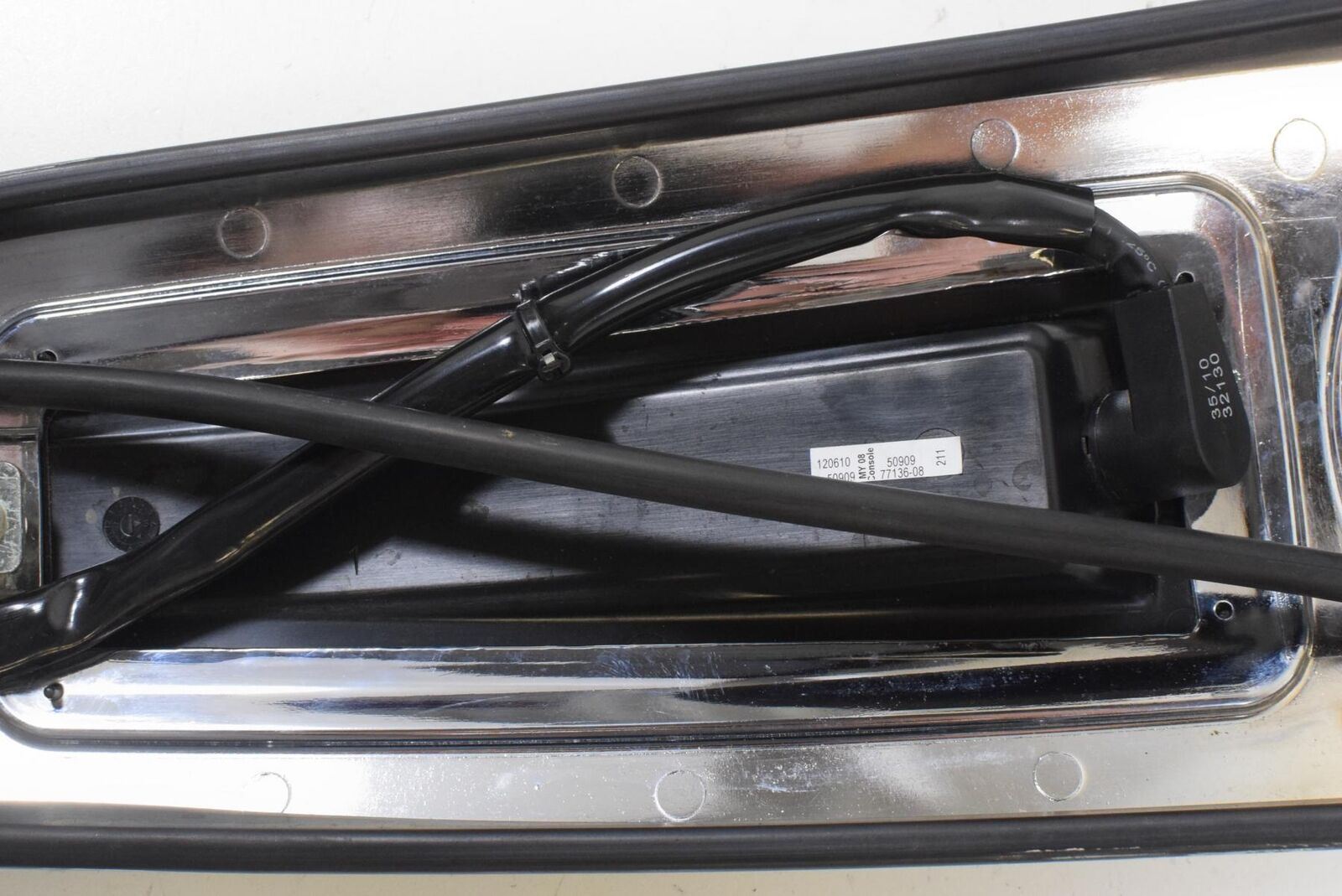 2011 Harley Touring FLHTCU Electra Glide UC Fuel Tank Dash Cover CB 61270-08 {{ shop.shopifyCountryName }} - Mototech271