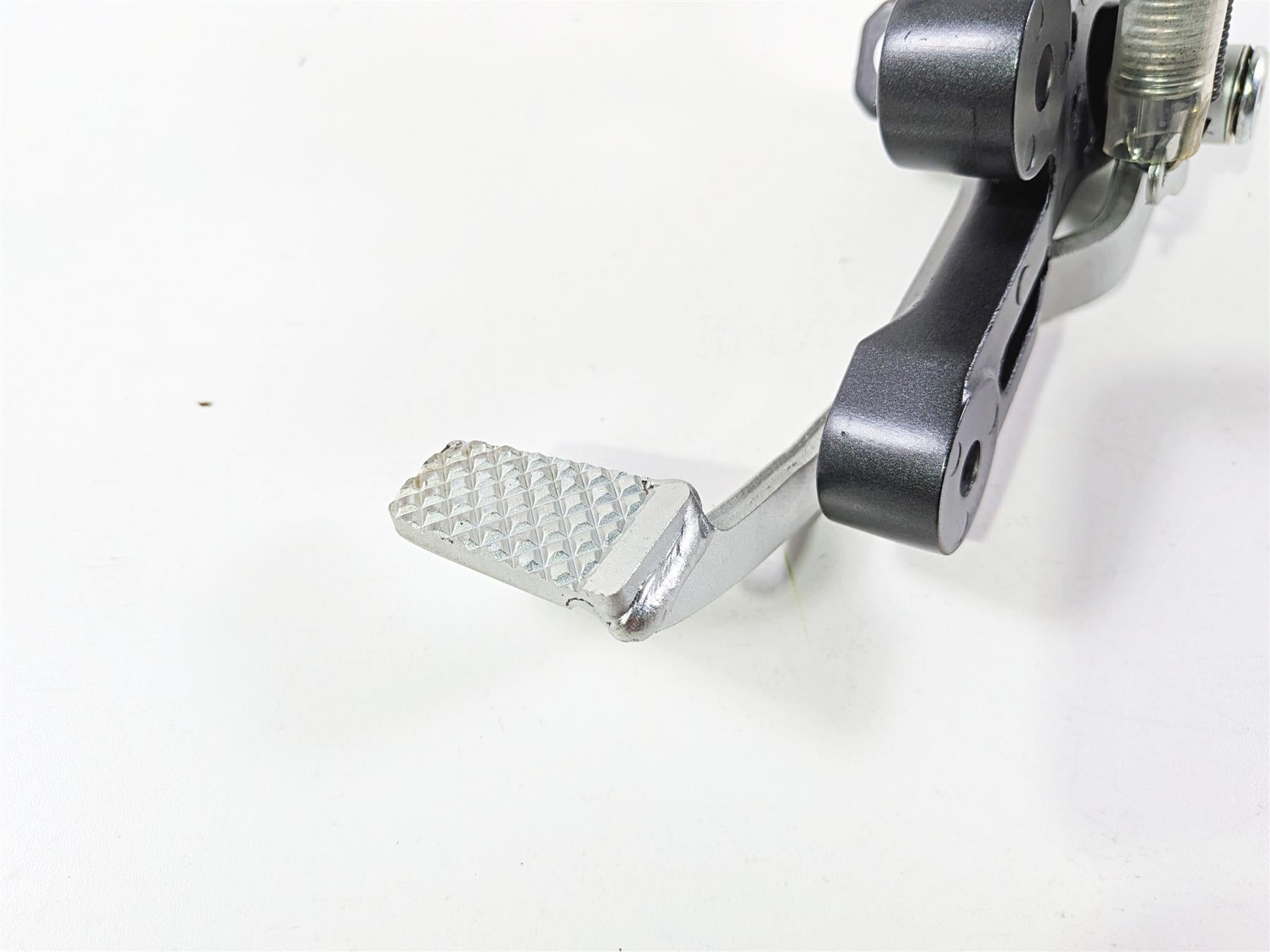 2025 Yamaha YZF R7 Right Foot Peg Mount & Brake Pedal BEB-27443-00 BEB-27211-00 {{ shop.shopifyCountryName }} - Mototech271