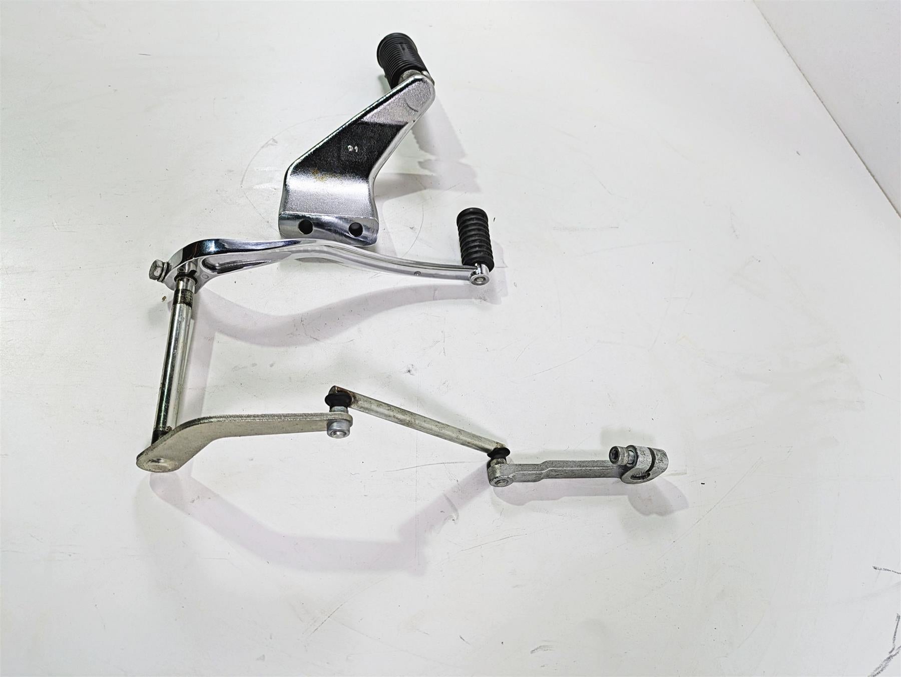 2016 Harley FXDL Dyna Low Rider Left Rider Foot Peg & Shift Lever Set 50500279 {{ shop.shopifyCountryName }} - Mototech271