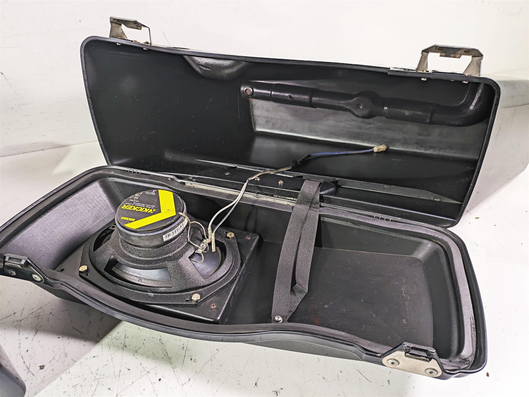 2002 Harley FLSTC Softail Heritage Left Right Hard Bad Saddlebag Set {{ shop.shopifyCountryName }} - Mototech271
