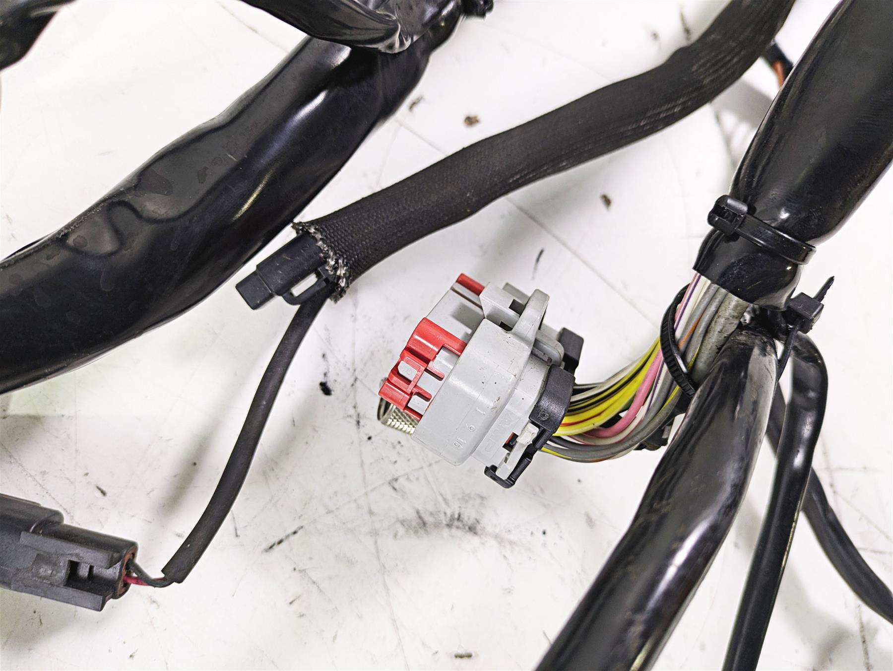 2003 Harley Touring FLHTCUI E-Glide 100th Main Wiring Harness - No Cuts 70985-03 {{ shop.shopifyCountryName }} - Mototech271