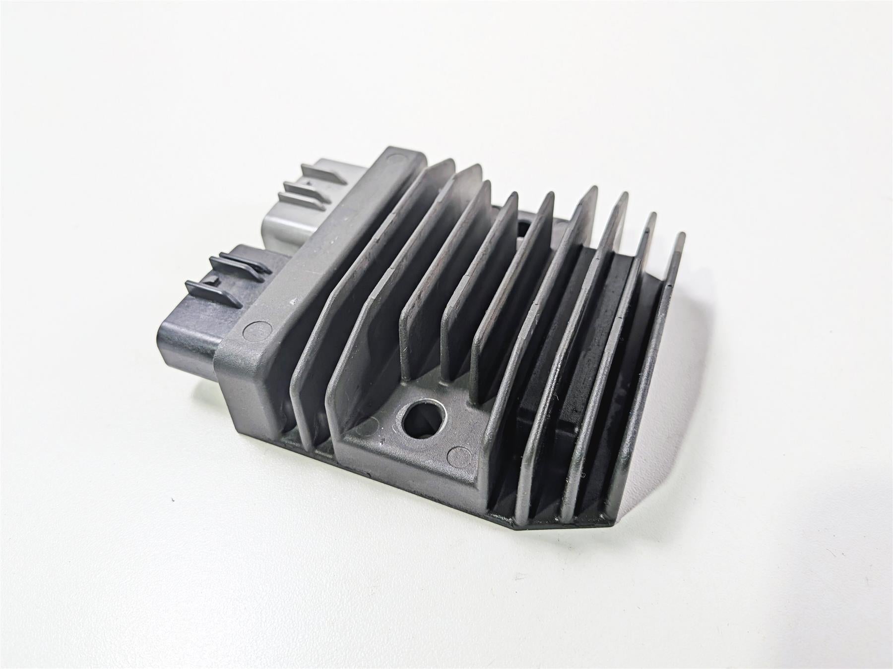 2023 Yamaha MT10 MTN1000 Rectifier Voltage Regulator 1D7-81960-10-00 FH027AA {{ shop.shopifyCountryName }} - Mototech271