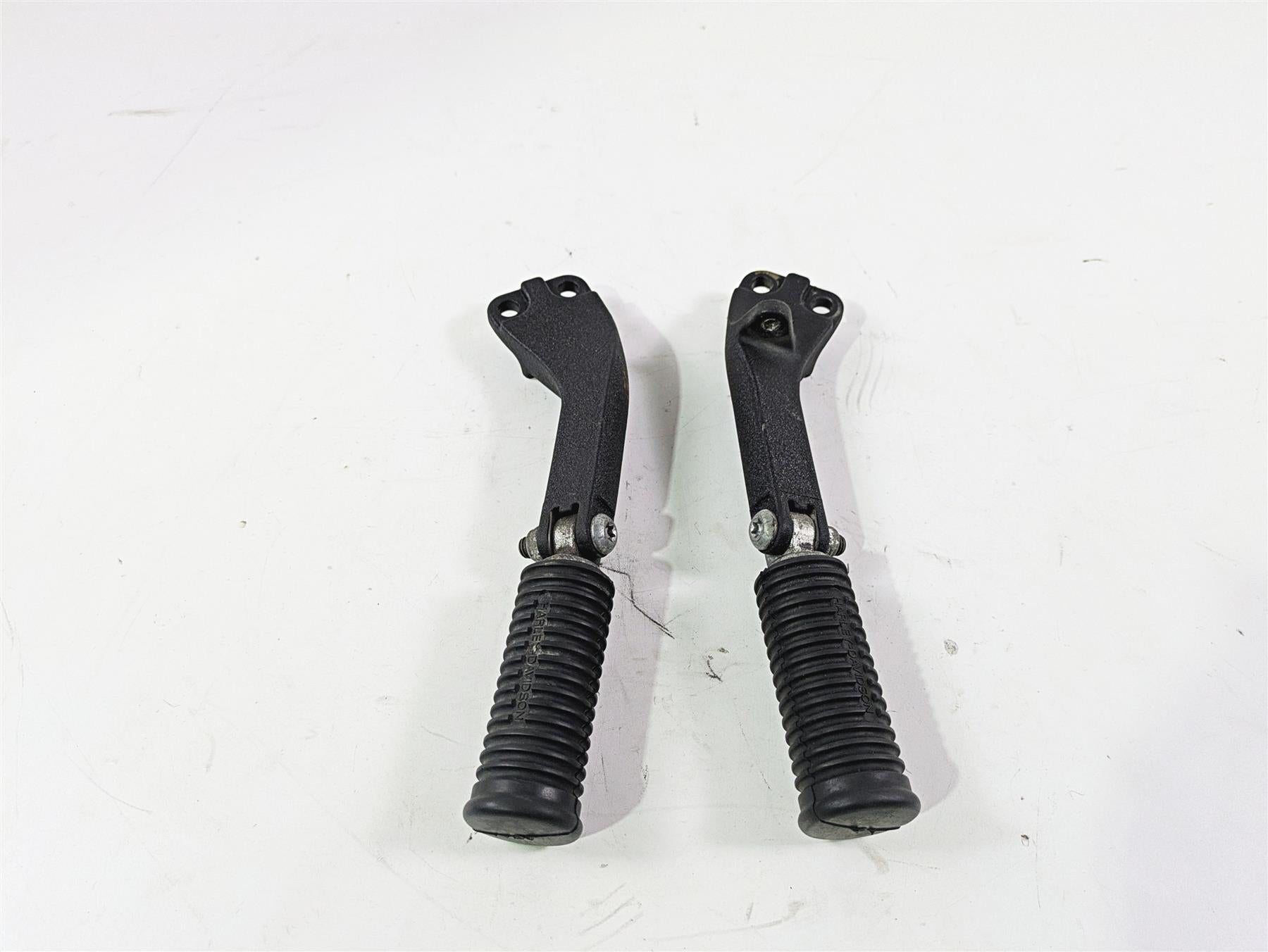 2015 Harley FXDF Dyna Fat Bob Rear Passenger Footpeg Rest Set 49224-06A 49230-06 {{ shop.shopifyCountryName }} - Mototech271