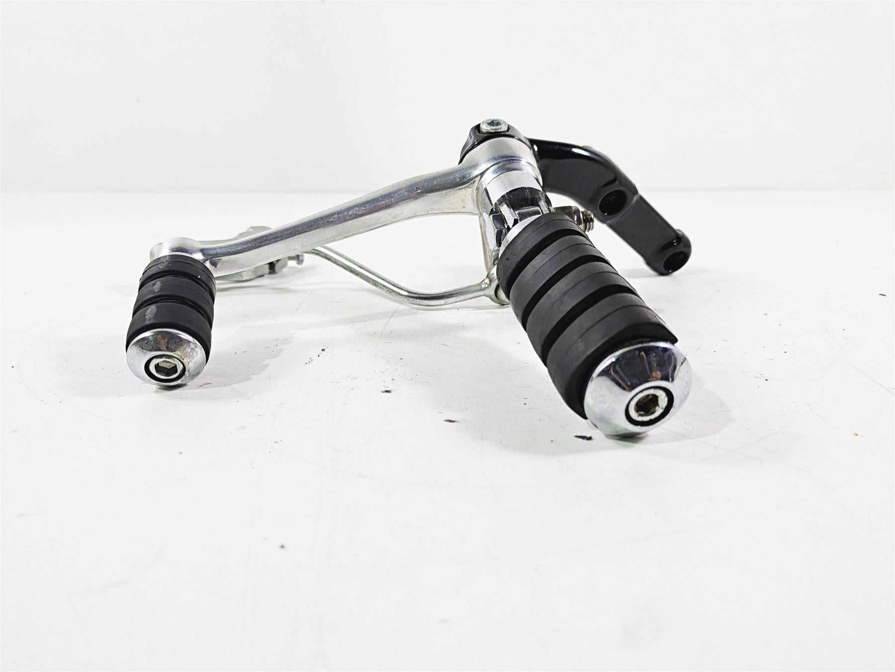 2006 Harley VRSCR Street V-Rod Left Front Footpeg & Shifter Parts 51090-06 {{ shop.shopifyCountryName }} - Mototech271