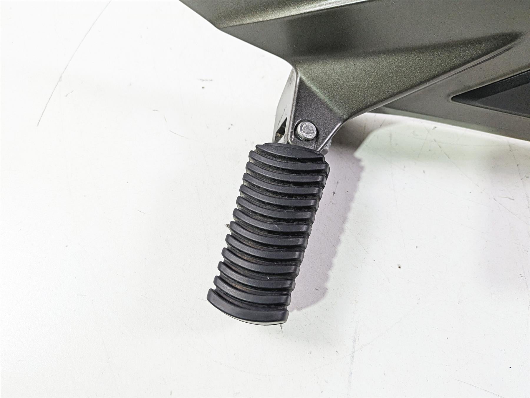 2015 BMW K1600 GT K48 Right Rider & Passenger Foot Peg 46717716014 46717727573 {{ shop.shopifyCountryName }} - Mototech271
