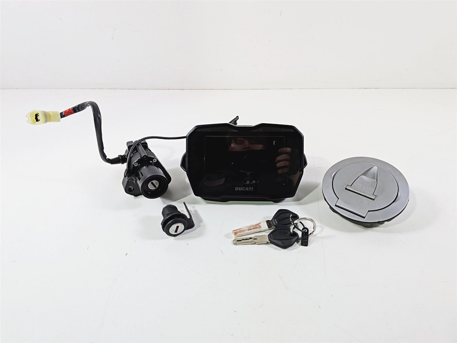2023 Ducati Streetfighter V4 Speedometer Screen Ignition Switch Key 40612024A-Mototech271