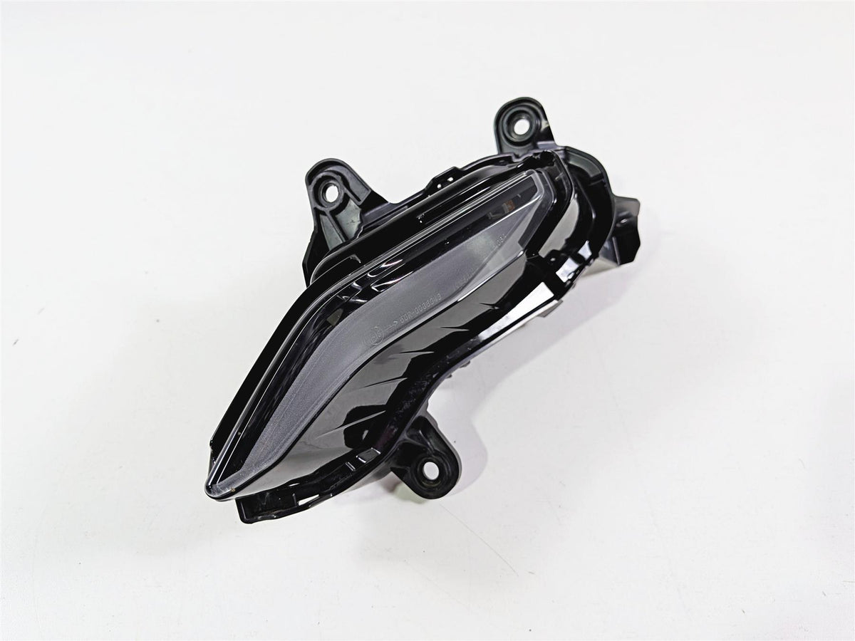 2025 Yamaha YZF R7 Nice Left Pilot Headlight Running Lamp BEB-84301-00-00 {{ shop.shopifyCountryName }} - Mototech271