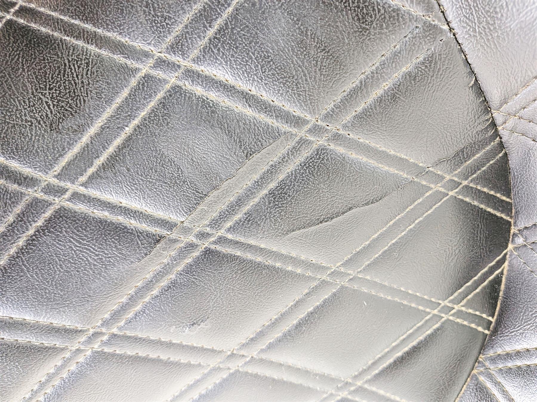 2016 Harley Touring FLHX Street Glide Driver Rider Low Seat - Read 52320-11 {{ shop.shopifyCountryName }} - Mototech271
