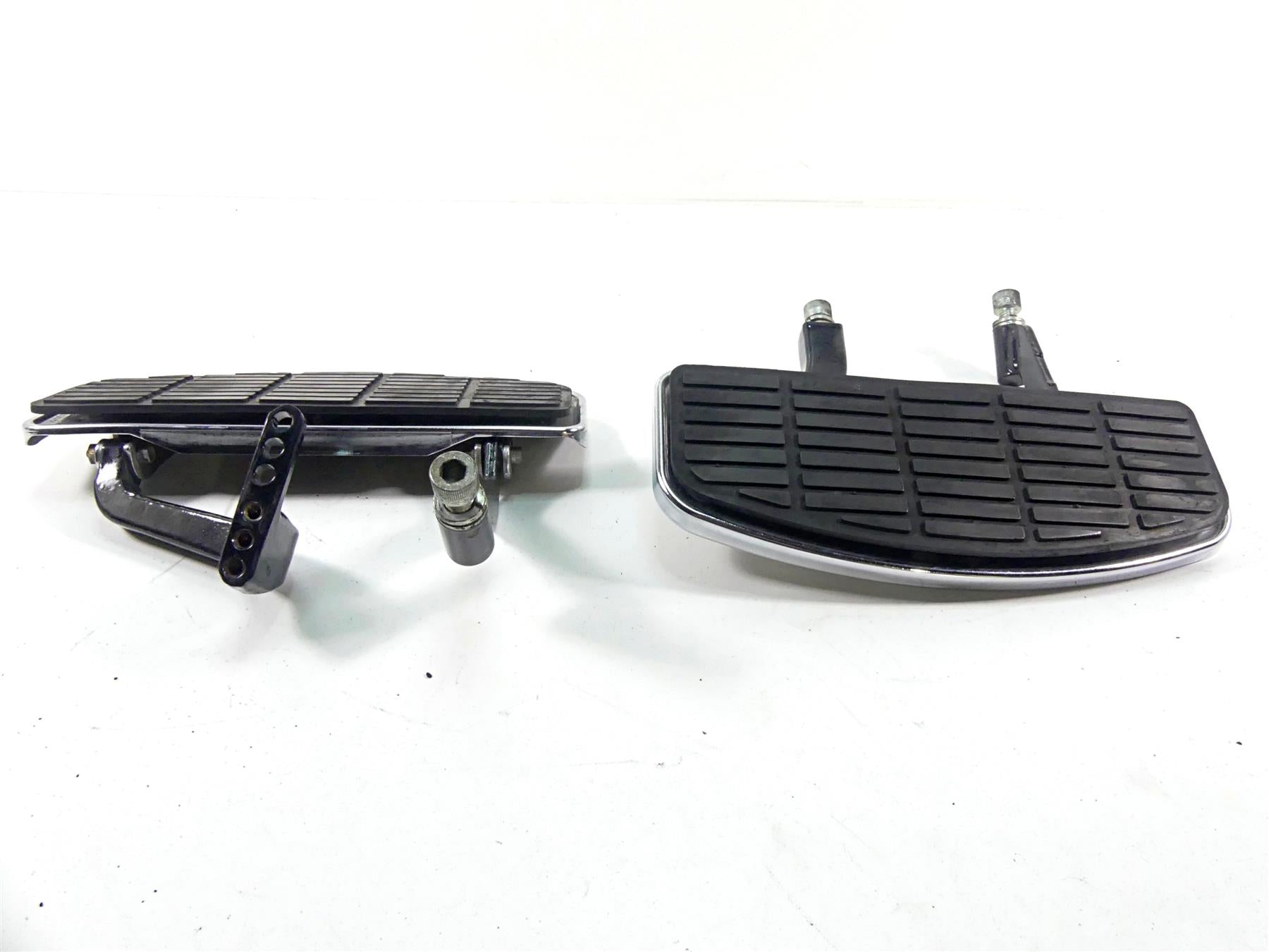 2003 Harley Touring FLHTCI E-Glide 100TH Front Floor Board Set 50621-79A {{ shop.shopifyCountryName }} - Mototech271