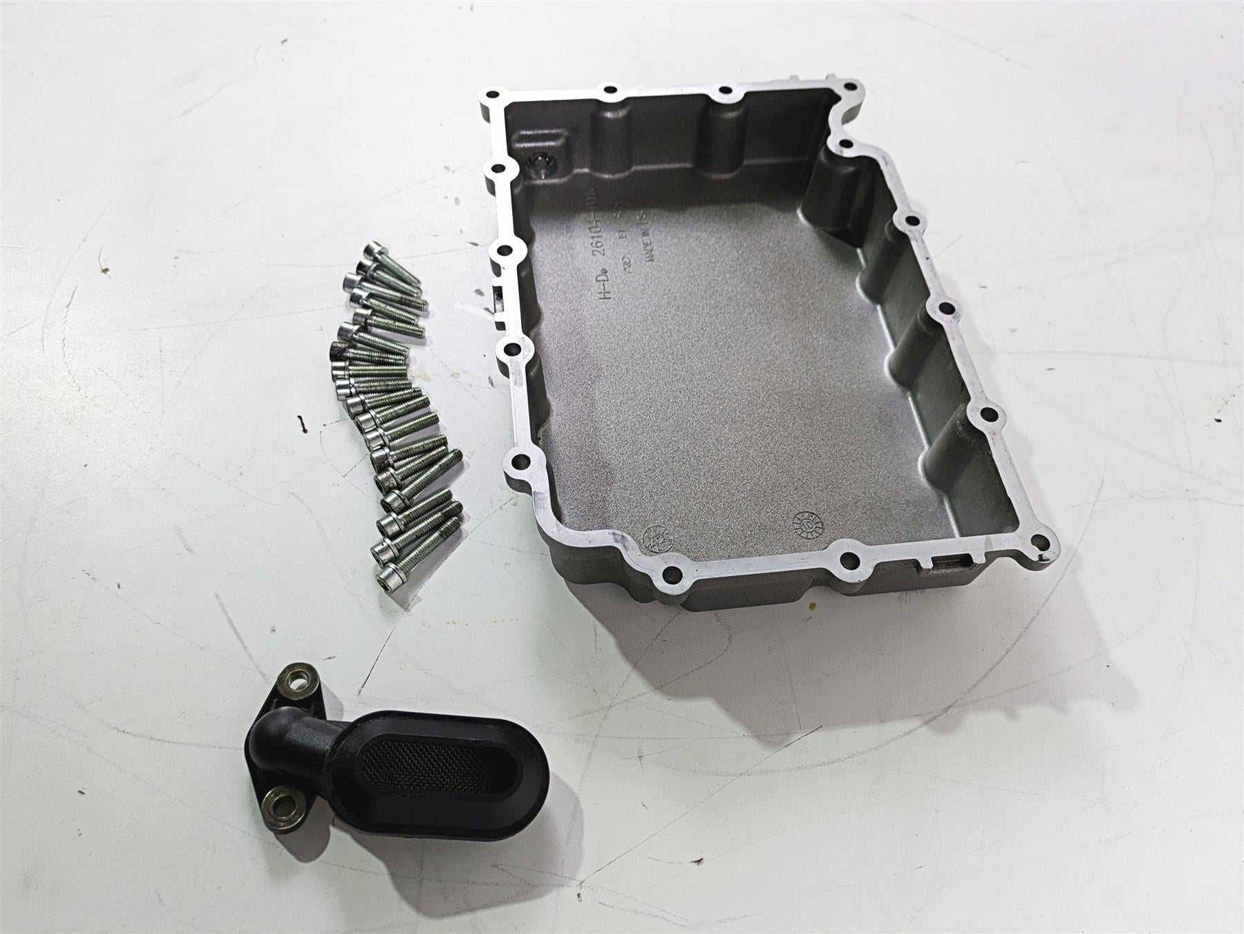 2010 Harley VRSCF Muscle Rod Oil Pan Engine Bottom Cover 26104-01K {{ shop.shopifyCountryName }} - Mototech271
