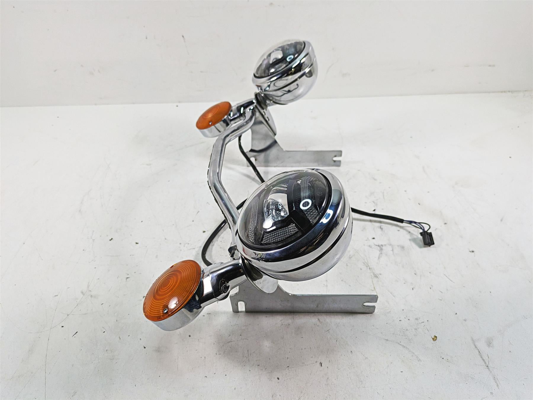 2009 Harley Touring FLHTCU Electra Glide Front Spot Light Blinker Bar 68712-94A {{ shop.shopifyCountryName }} - Mototech271