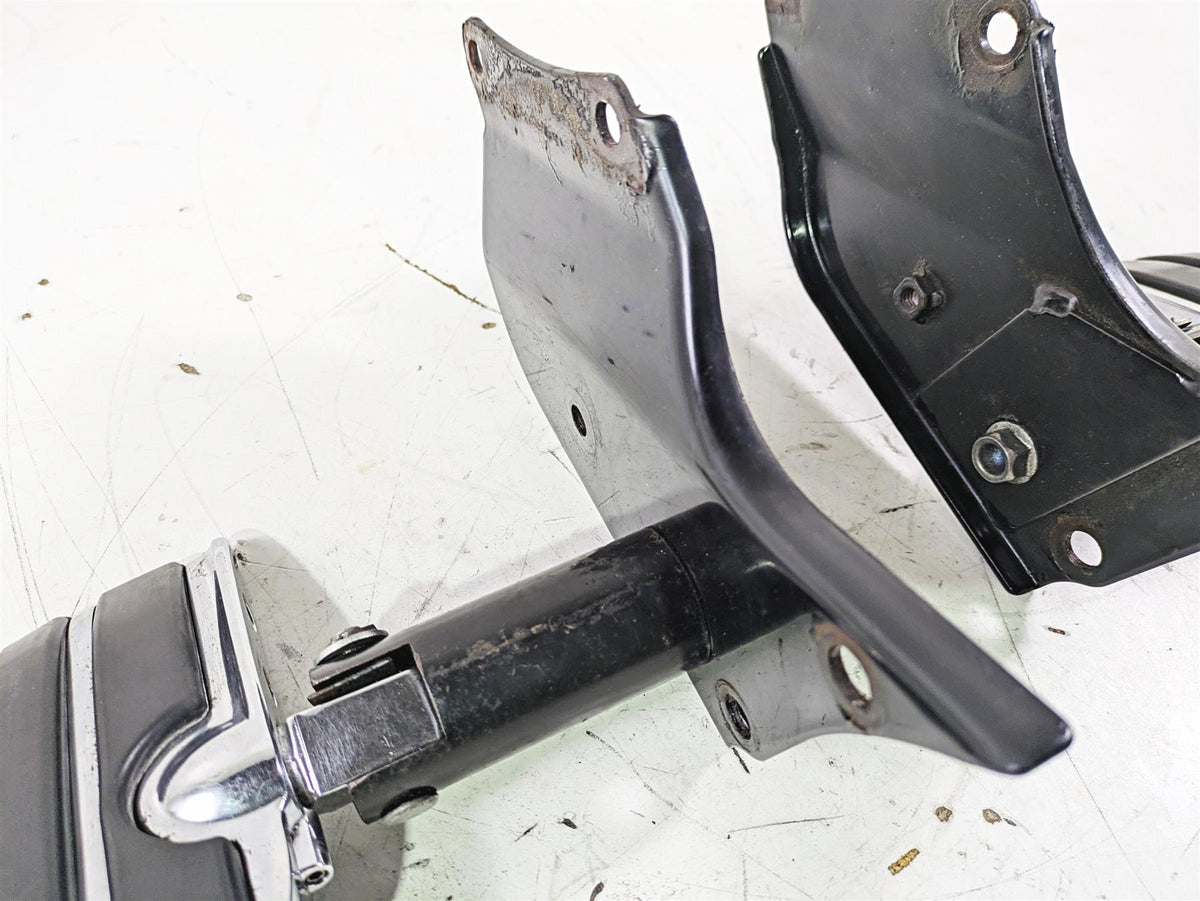 2002 Honda GL1500 CD Valkyrie Deluxe Rear Passenger Footpeg Set 50815-MZ0-000 {{ shop.shopifyCountryName }} - Mototech271
