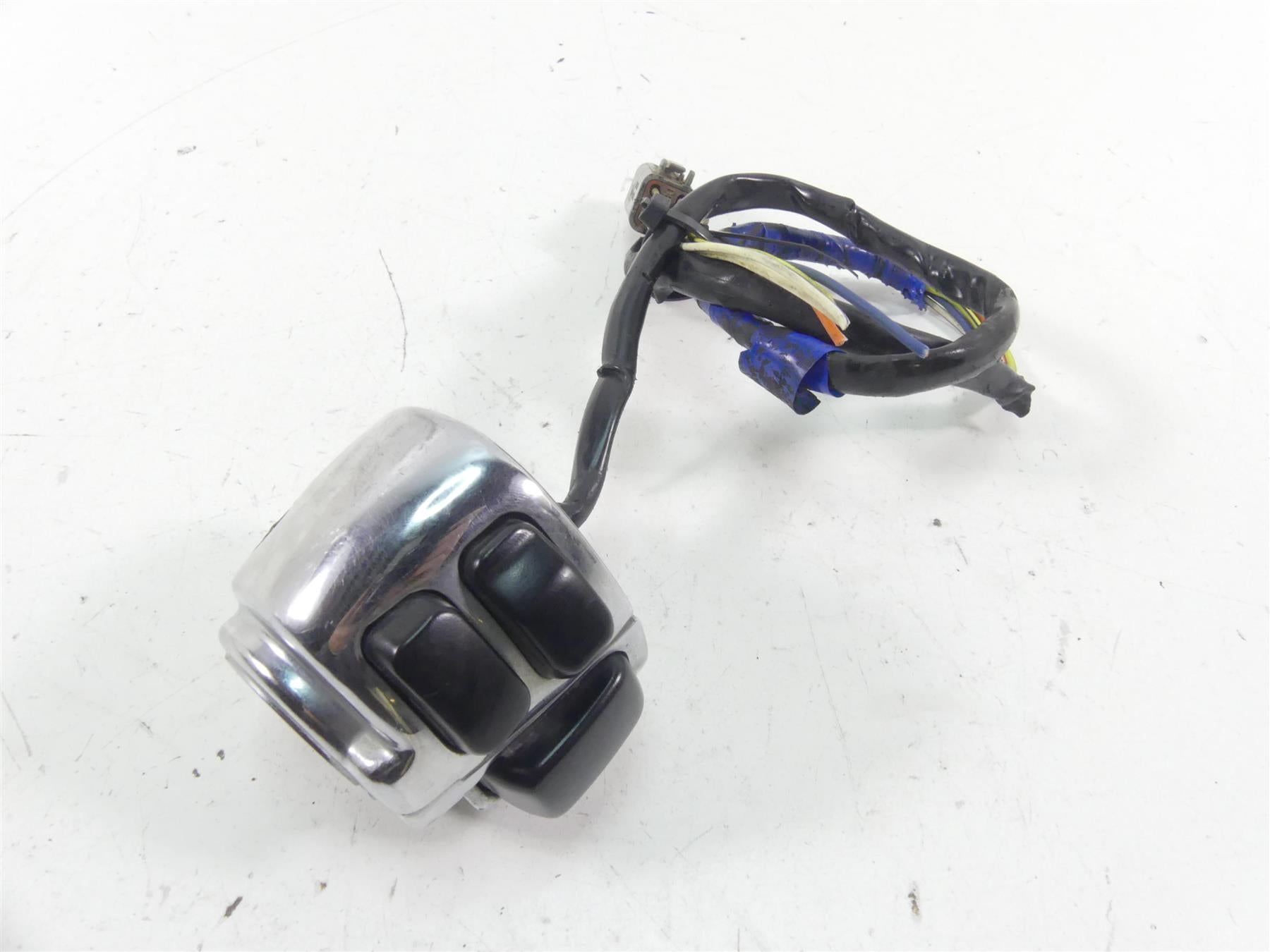 1998 Harley Dyna FXDL Low Rider Left Hand Turn Signal Control Switch 71682-06A {{ shop.shopifyCountryName }} - Mototech271