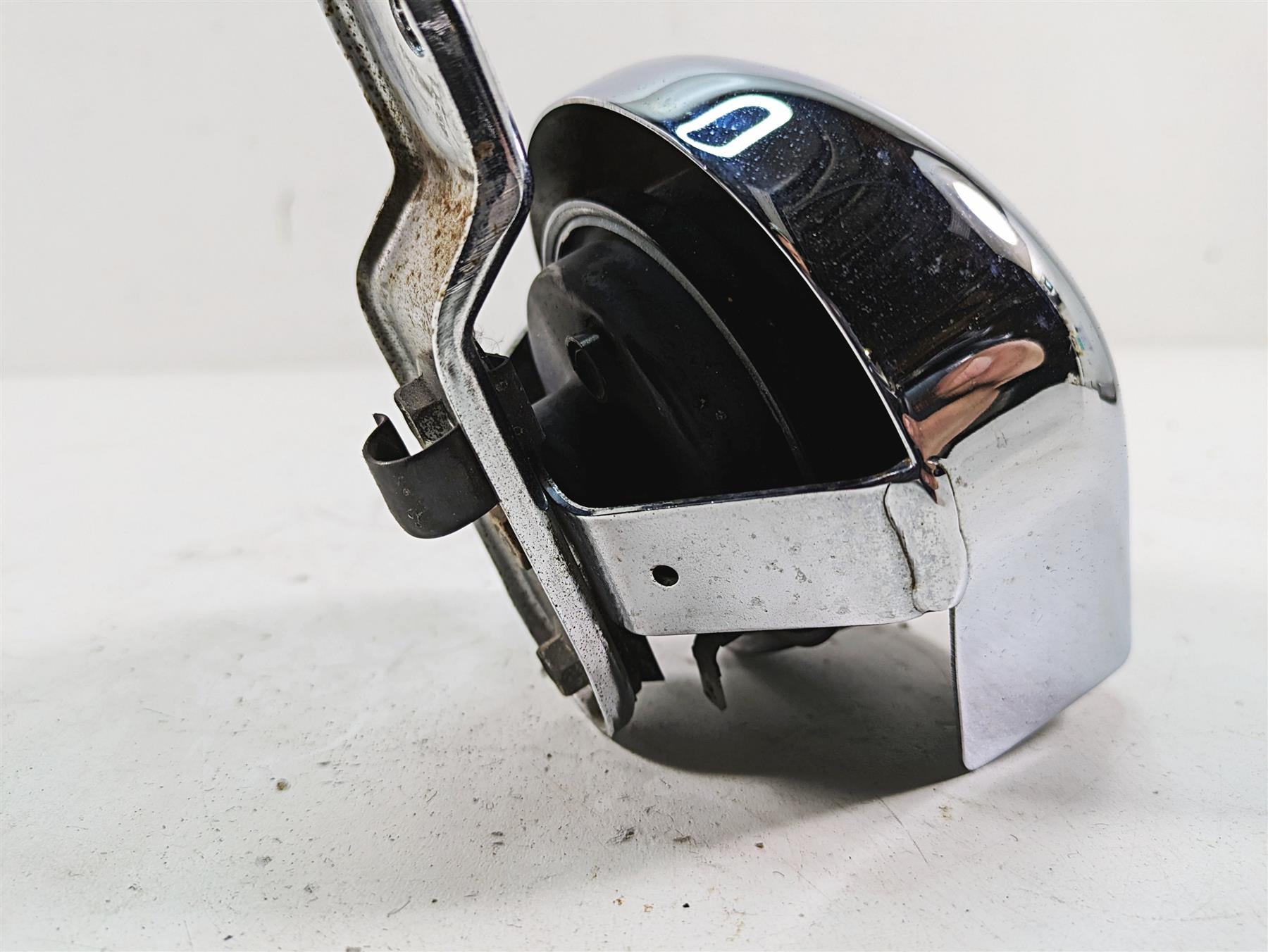 1999 Harley Dyna FXDL Low Rider Horn & Chrome Cover 61300478A 69060-90H {{ shop.shopifyCountryName }} - Mototech271