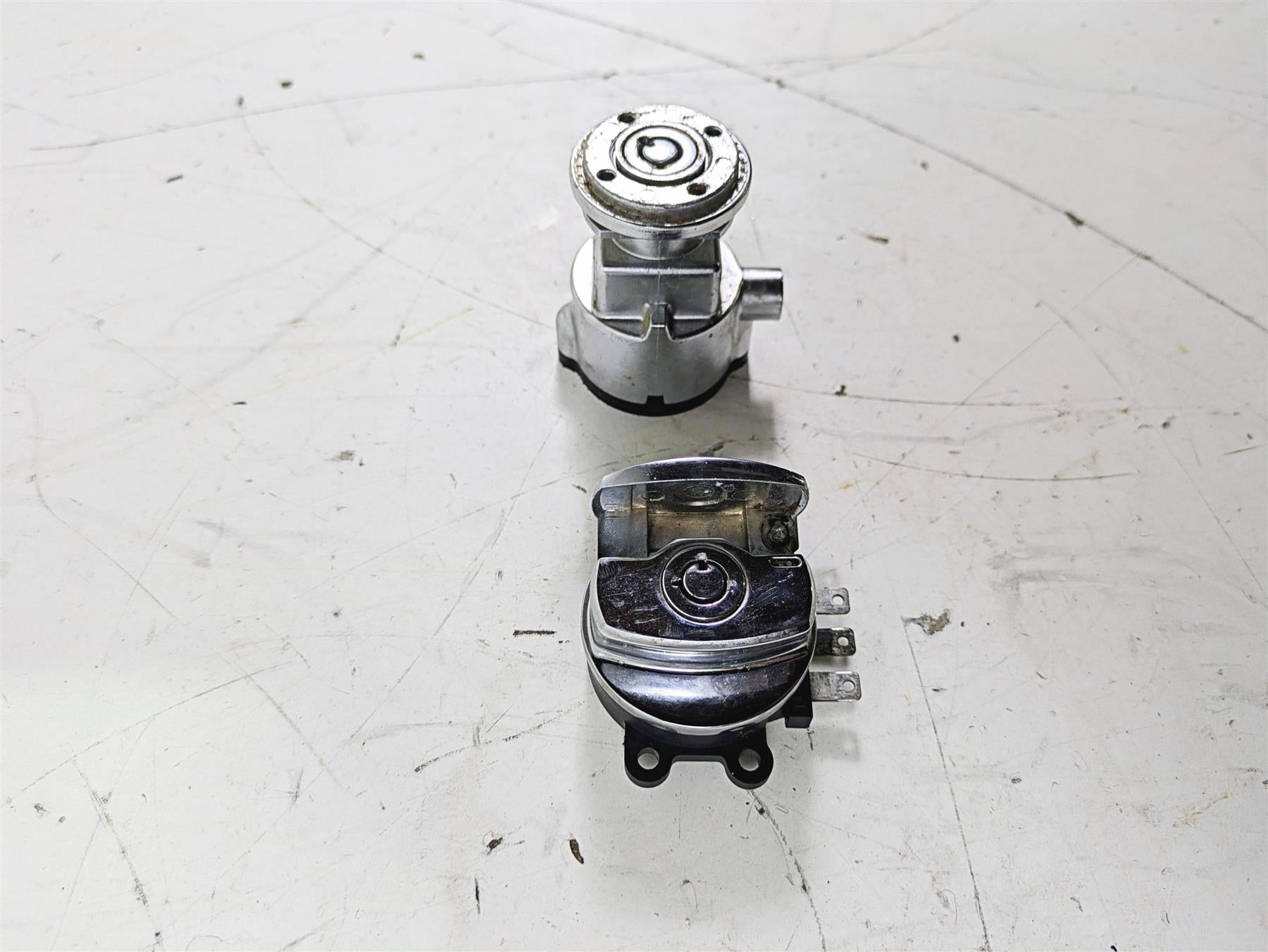 2007 Harley FXDWG Dyna Wide Glide Ignition Switch + Steering Lock -Vin 71430-06A {{ shop.shopifyCountryName }} - Mototech271