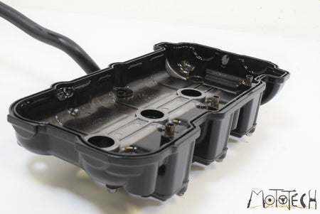 2012 Triumph 1050 Speed Triple Cylinderhead Cylinder Head Valve Cover T1261331 {{ shop.shopifyCountryName }} - Mototech271