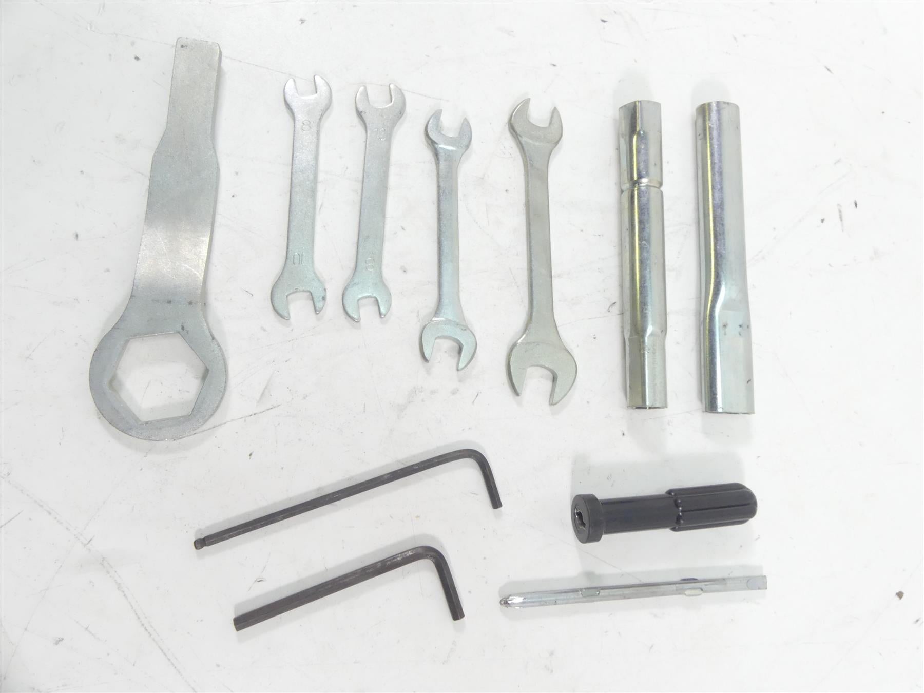 2007 Yamaha FZ1 Fazer Oem Tool Kit Set Bag Box Tools 2D1-28100-00-00 {{ shop.shopifyCountryName }} - Mototech271
