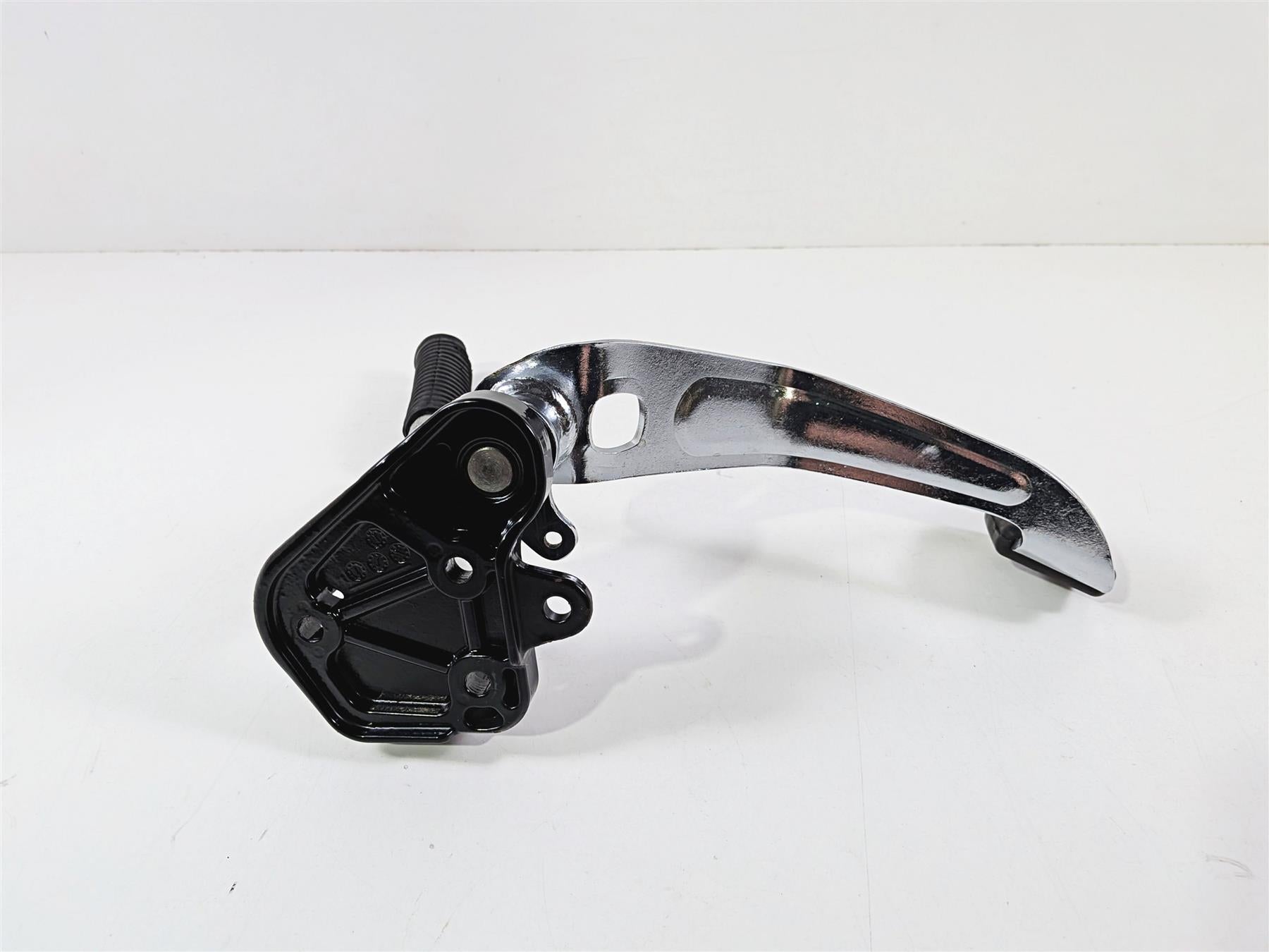 2014 Harley FXSB Softail Breakout Right Foot Peg & Brake Pedal -Read 42508-11BHP-Mototech271