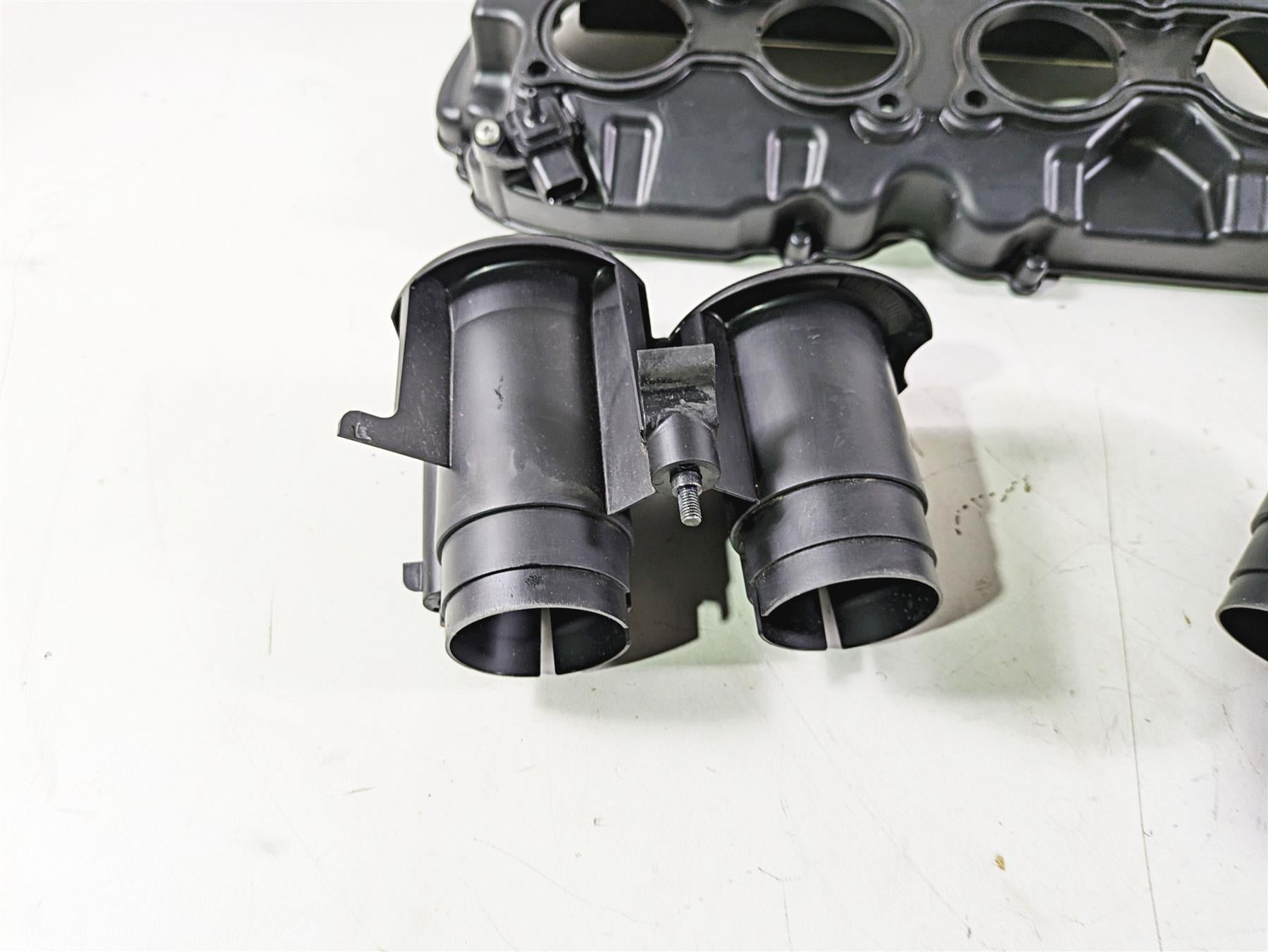 2008 Honda CBR1000RR SC59 Air Box Filter & Upper Injectors -Read 17220-MFL-000 {{ shop.shopifyCountryName }} - Mototech271