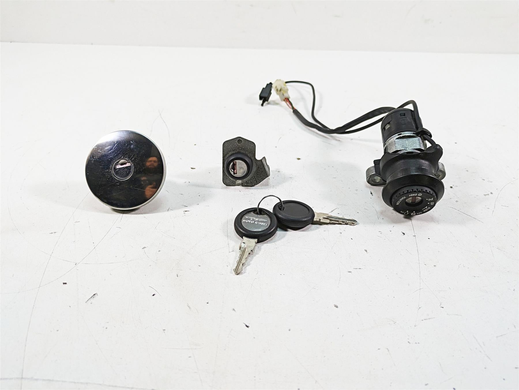 2014 Moto Guzzi California 1400 T Ignition Switch Key Lock Tank Cap Set B063709 {{ shop.shopifyCountryName }} - Mototech271