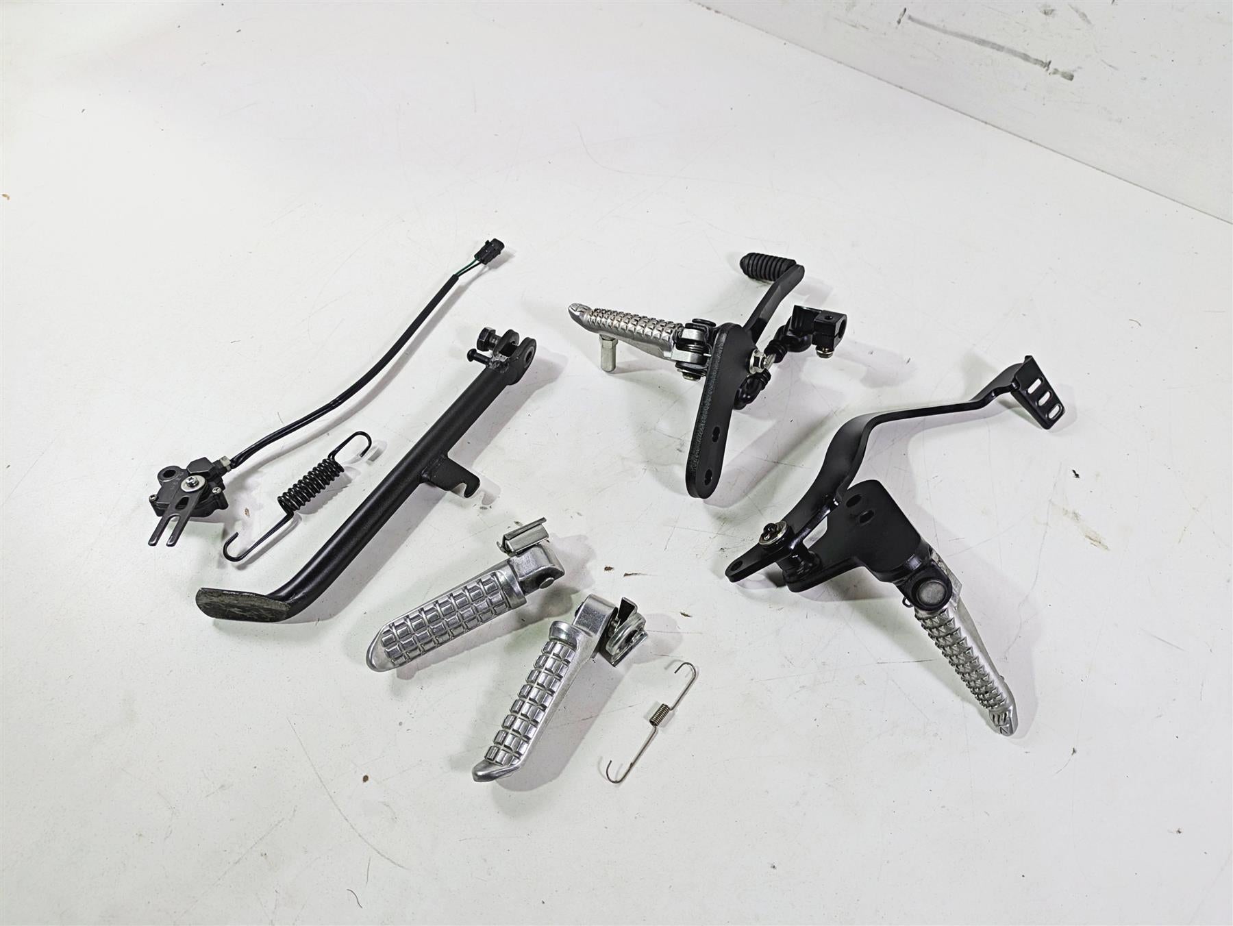 2021 Kawasaki Z125 Pro Front Rear Footpeg Rest Pedal Set 34003-0163-18R {{ shop.shopifyCountryName }} - Mototech271