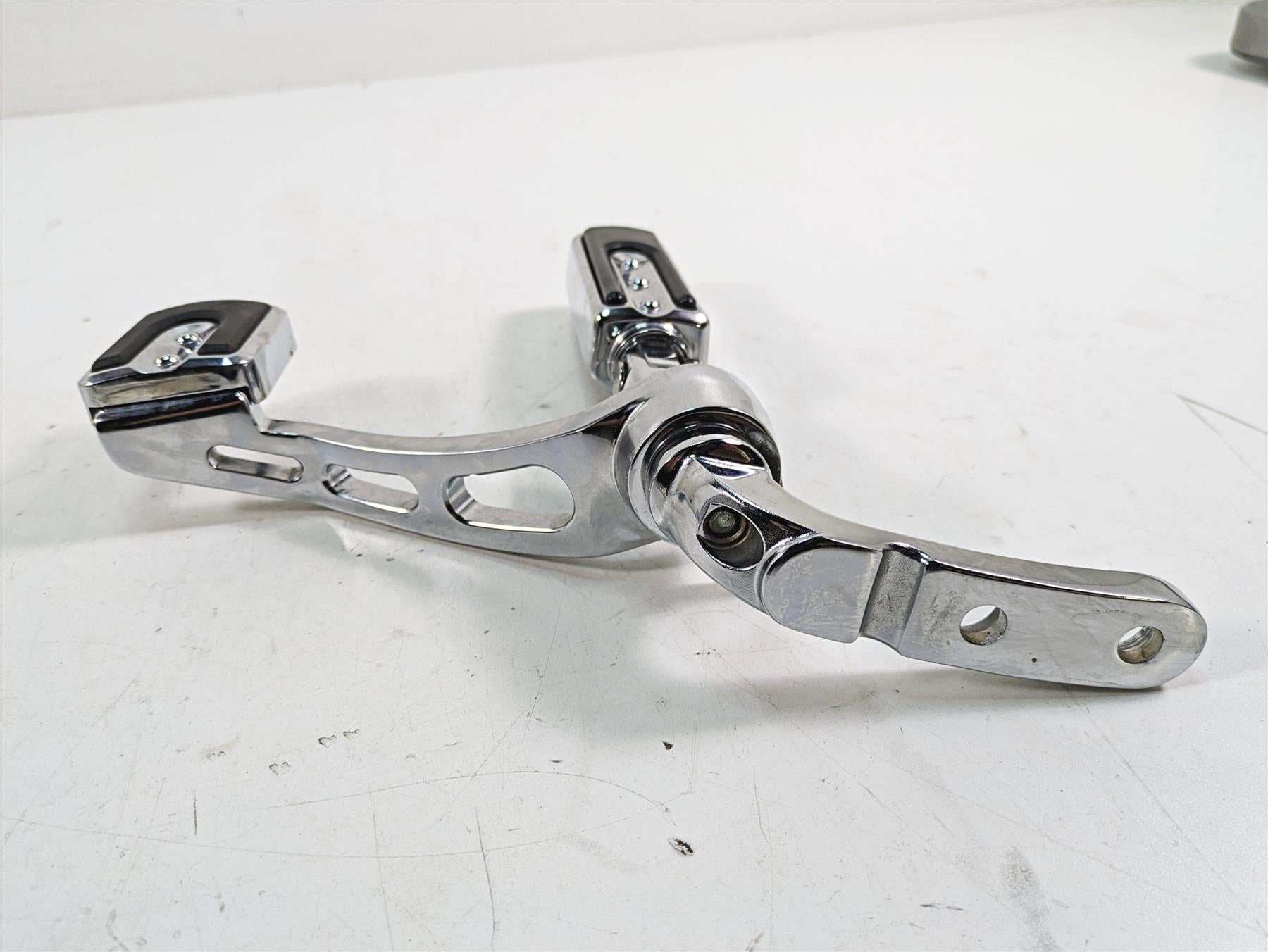 2009 Harley Dyna FXDFSE CVO Fat Bob Right Side Front Control Set 33697-03A {{ shop.shopifyCountryName }} - Mototech271