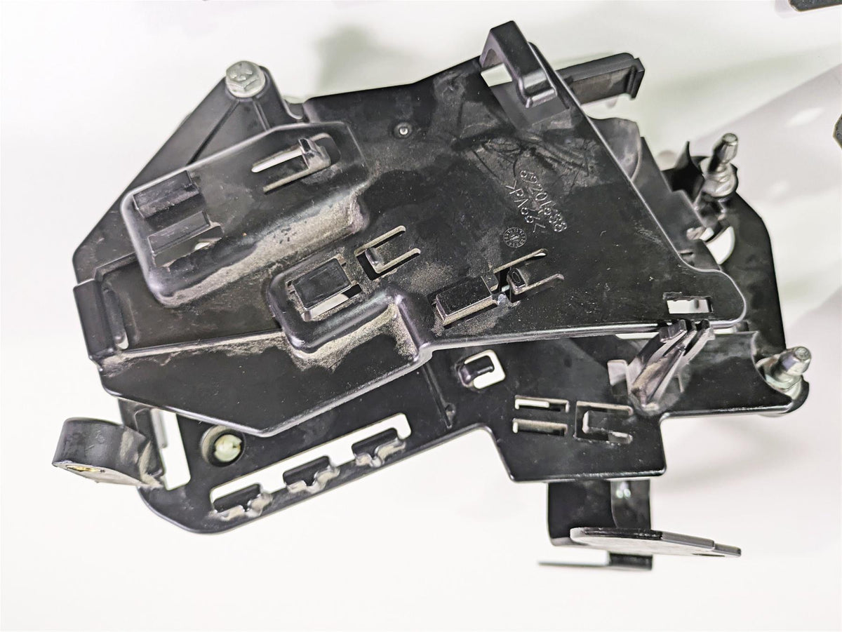 2019 Harley Softail FXDR 114 Battery & Electrical Holder Set 69201632 74700031 {{ shop.shopifyCountryName }} - Mototech271