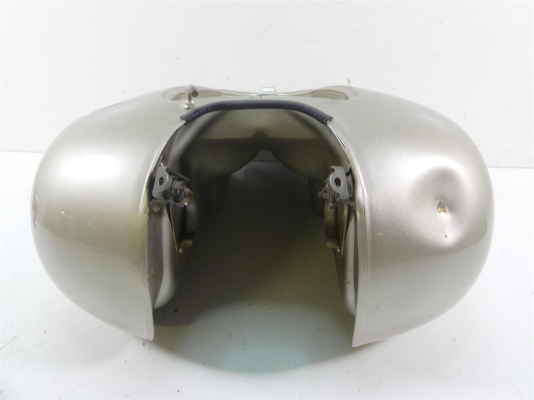 2001 Yamaha XV1600 Road Star Fuel Gas Petrol Tank Reservoir - Dent 4WM-Y2410-31 {{ shop.shopifyCountryName }} - Mototech271