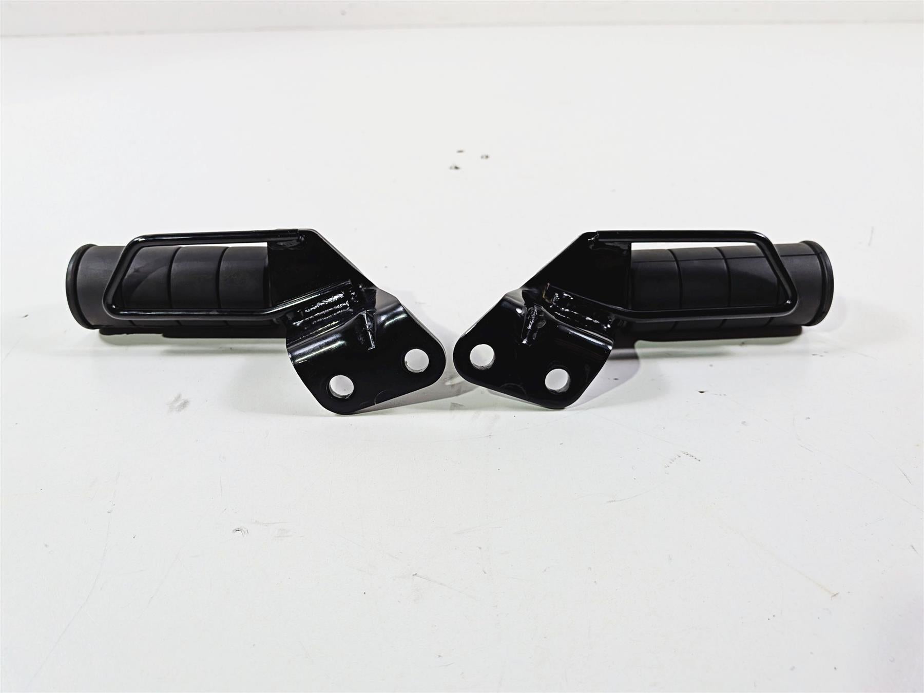 2005 Suzuki VZ800 M50 Boulevard Passenger Footpeg Set 43600-39G00 43700-39G00 {{ shop.shopifyCountryName }} - Mototech271