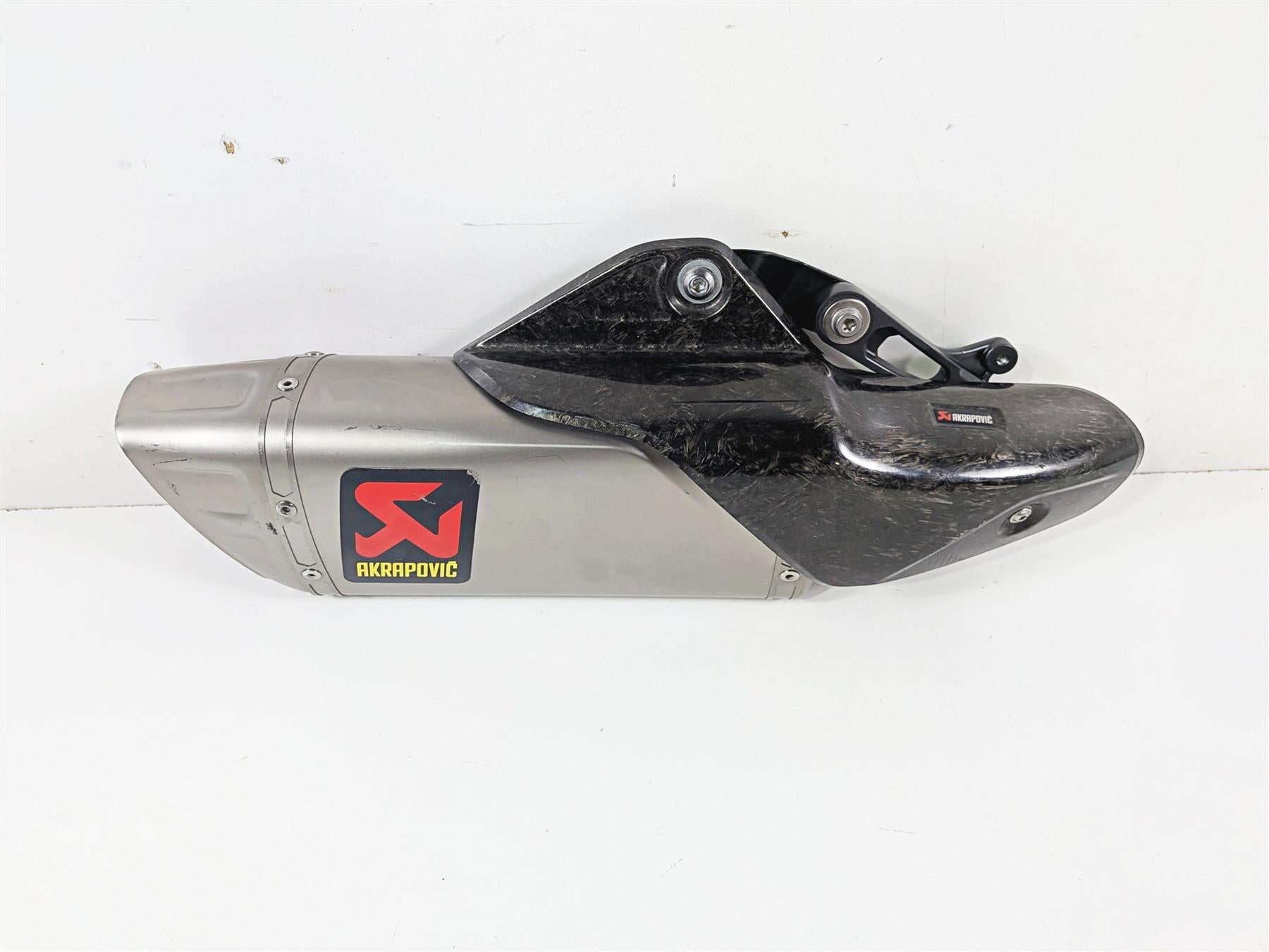 2023 Yamaha MT10 MTN1000 Akrapovic Slip On Exhaust Pipe Muffler S-Y10SO20-HAPLT {{ shop.shopifyCountryName }} - Mototech271