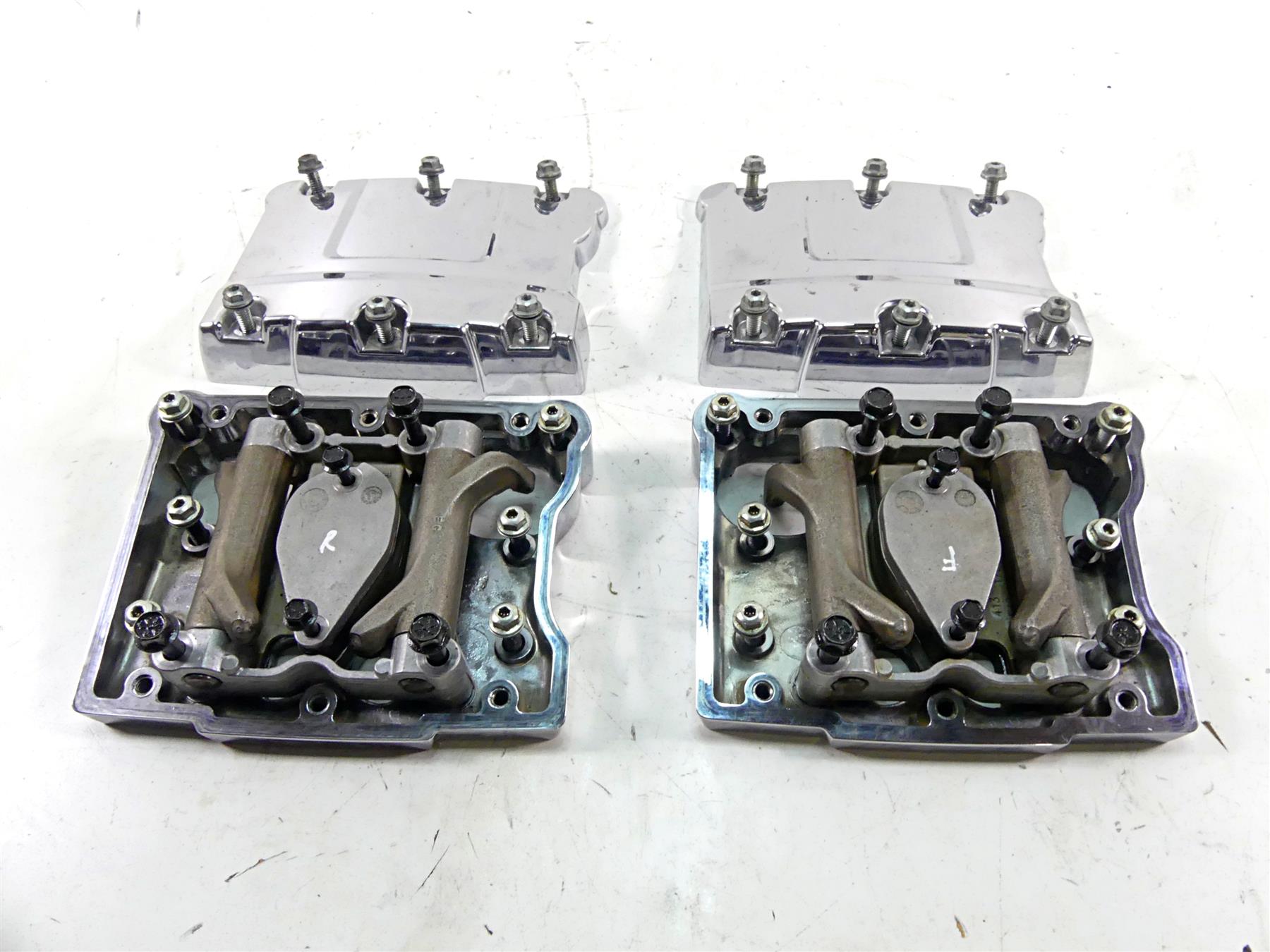 2002 Harley Touring FLHTC Electra Glide Rocker Box Chrome Valve Cover 17543-99 {{ shop.shopifyCountryName }} - Mototech271