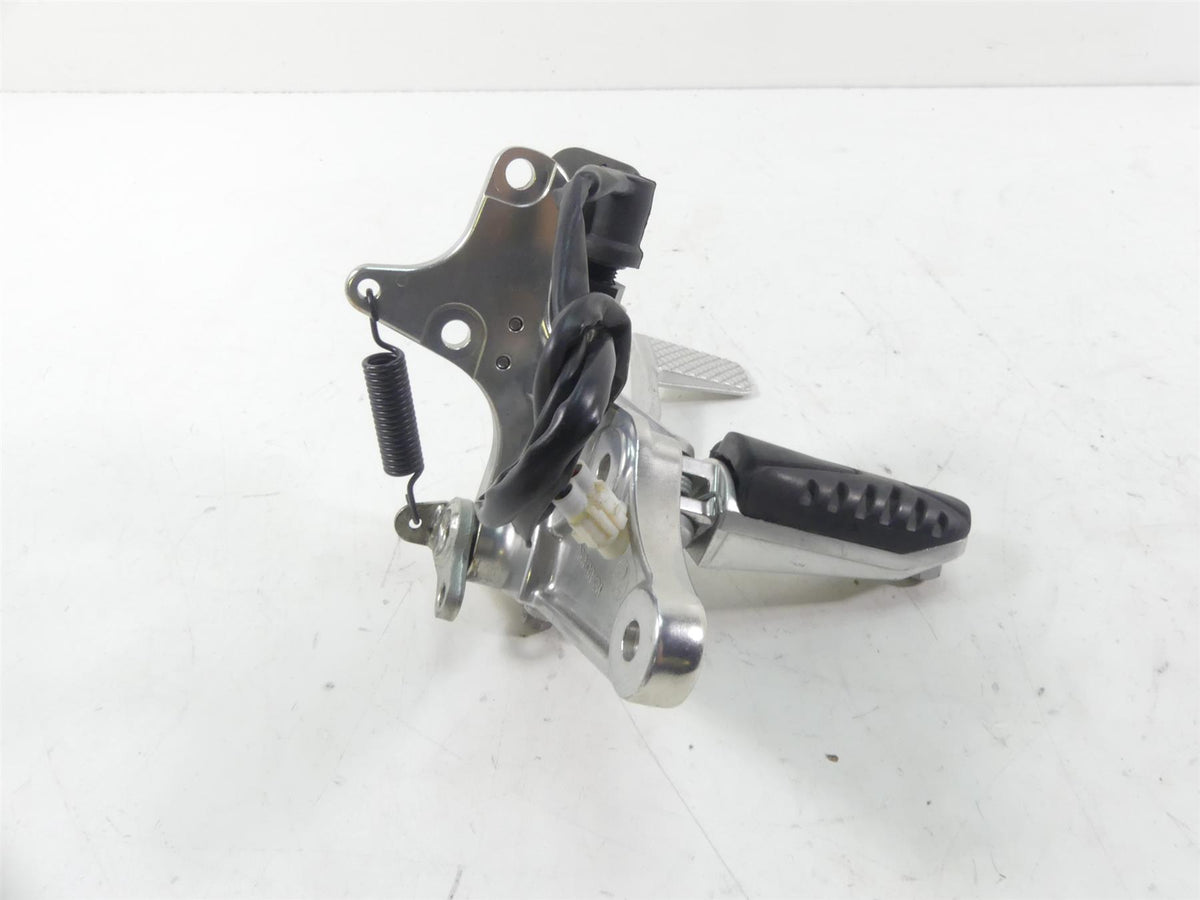 2013 Yamaha VMX17 V-Max 1700 Right Foot Peg + Brake Pedal Set 2S3-27443-00-00 {{ shop.shopifyCountryName }} - Mototech271