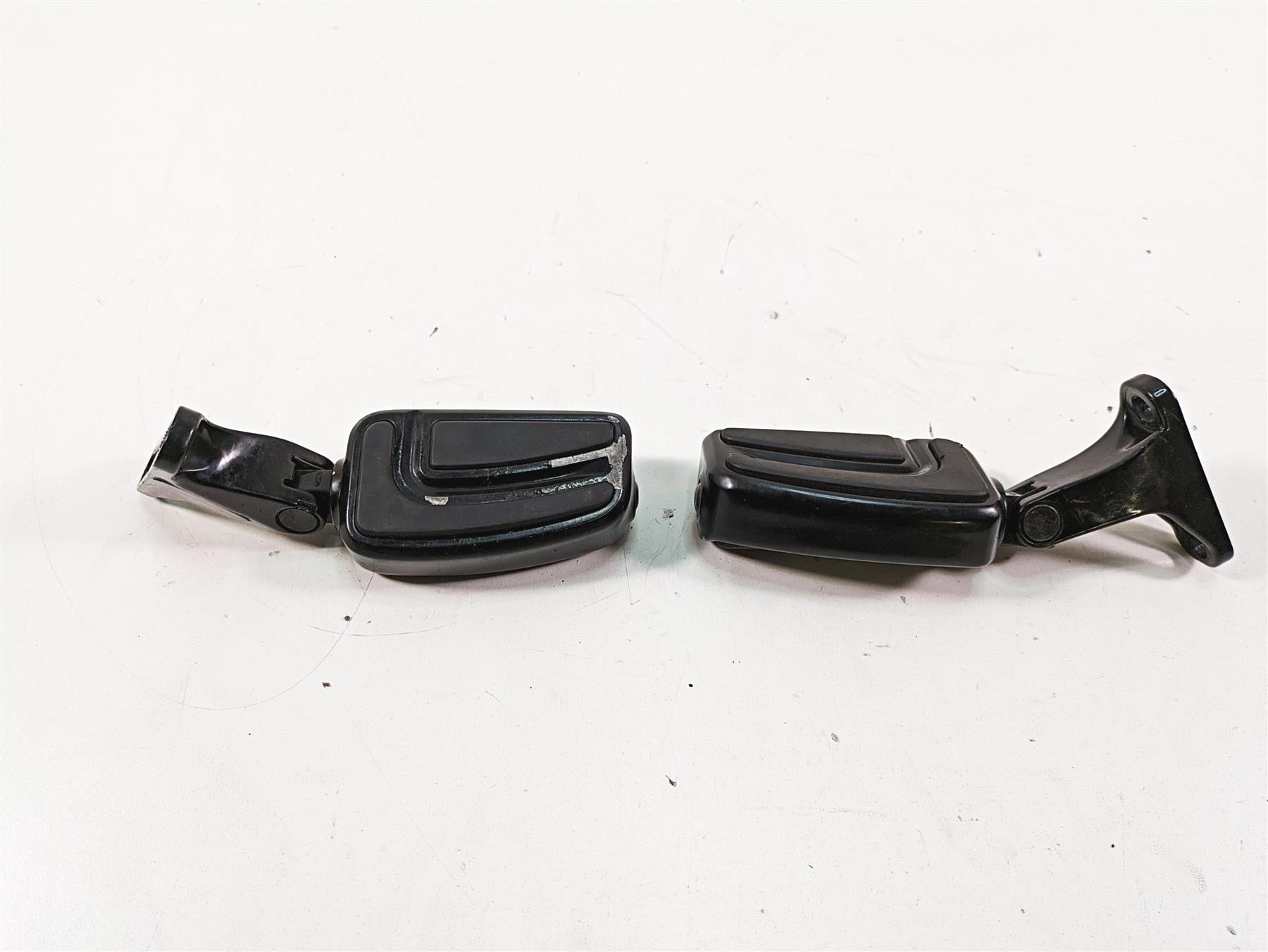 2018 Harley Touring FLHXSE CVO Street Glide Rear Airflow Footpeg Set 50500717 {{ shop.shopifyCountryName }} - Mototech271
