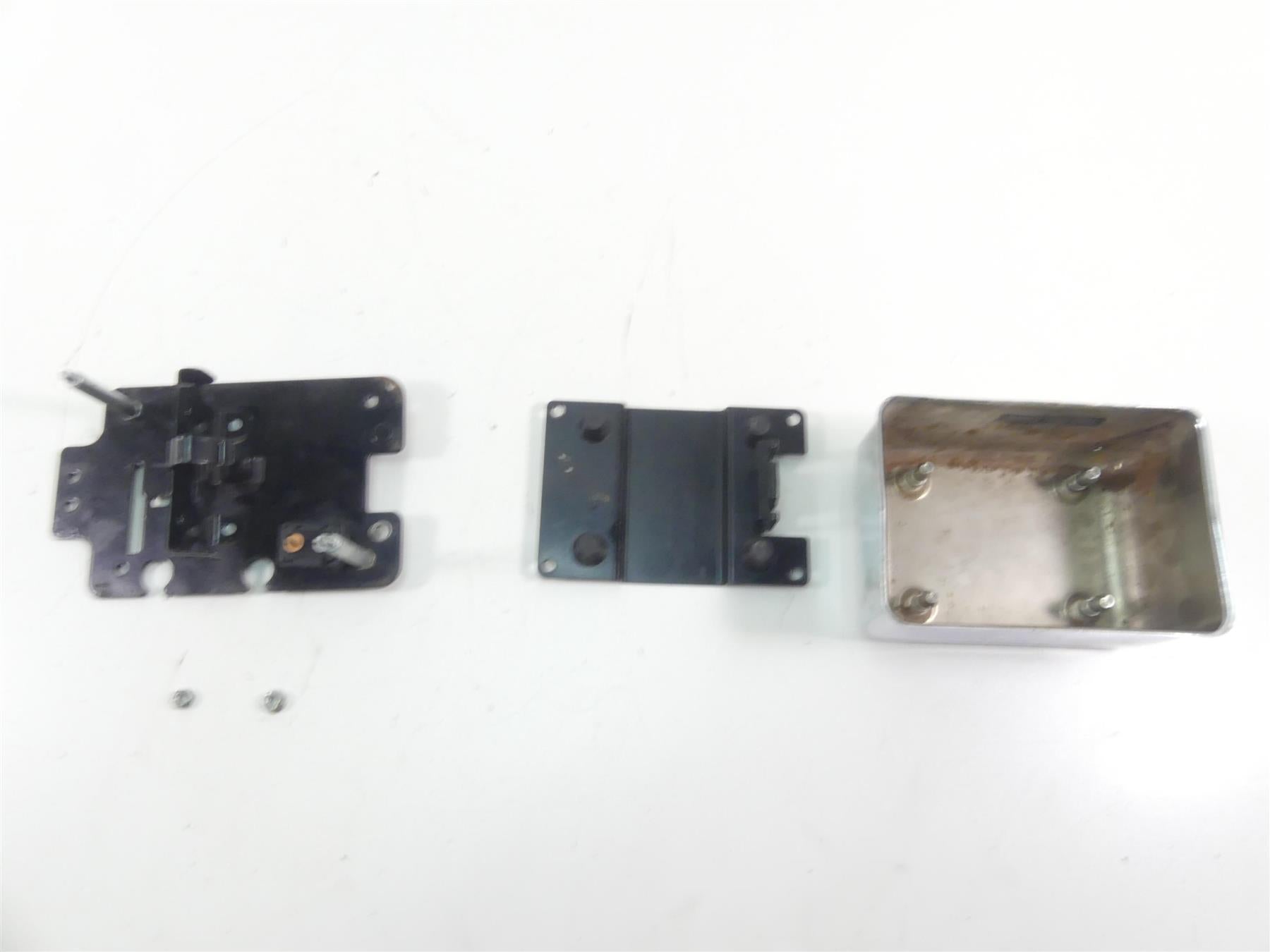 2003 Harley Dyna 100TH FXDL Low Rider Electrical Box Carrier & Cover 66333-99 {{ shop.shopifyCountryName }} - Mototech271