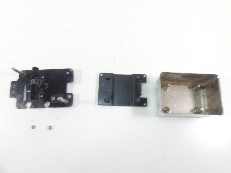 2003 Harley Dyna 100TH FXDL Low Rider Electrical Box Carrier & Cover 66333-99 {{ shop.shopifyCountryName }} - Mototech271