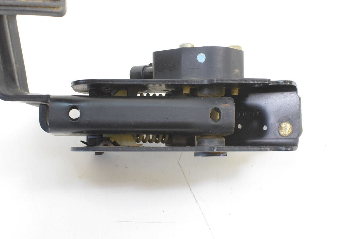2016 Can-Am Maverick 1000R STD Accelerate & Brake Pedal 705600724 707001166 {{ shop.shopifyCountryName }} - Mototech271