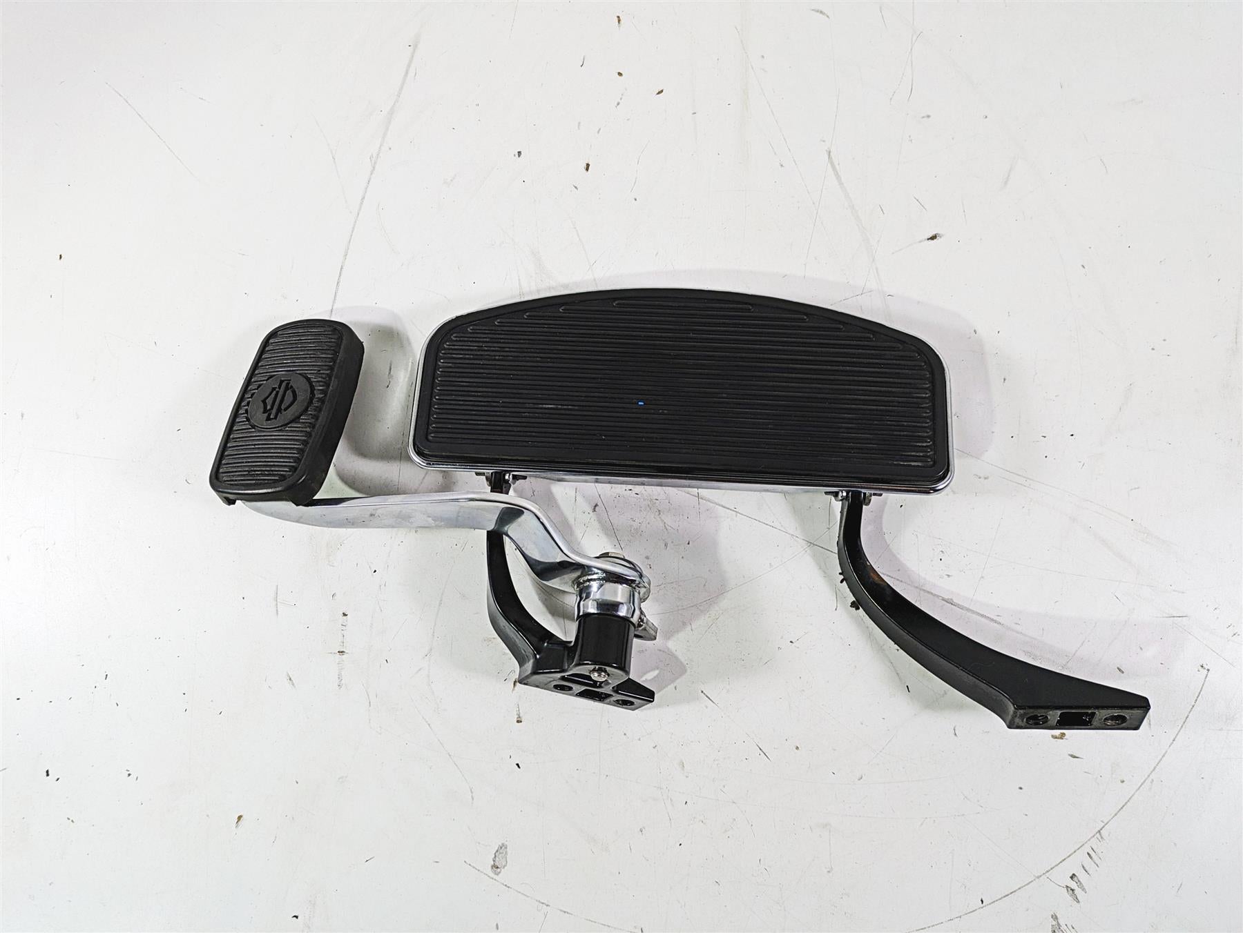 2012 Harley FLD Dyna Switchback Right Floorboard & Brake Pedal 54172-12 B {{ shop.shopifyCountryName }} - Mototech271