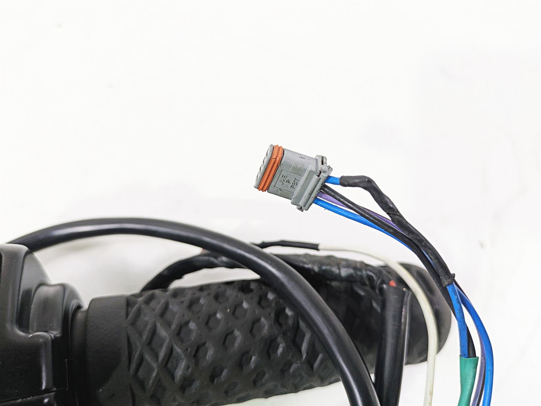 2020 Harley Softail FXST Standard Right Hand Control Switch - Extended 71500462 {{ shop.shopifyCountryName }} - Mototech271
