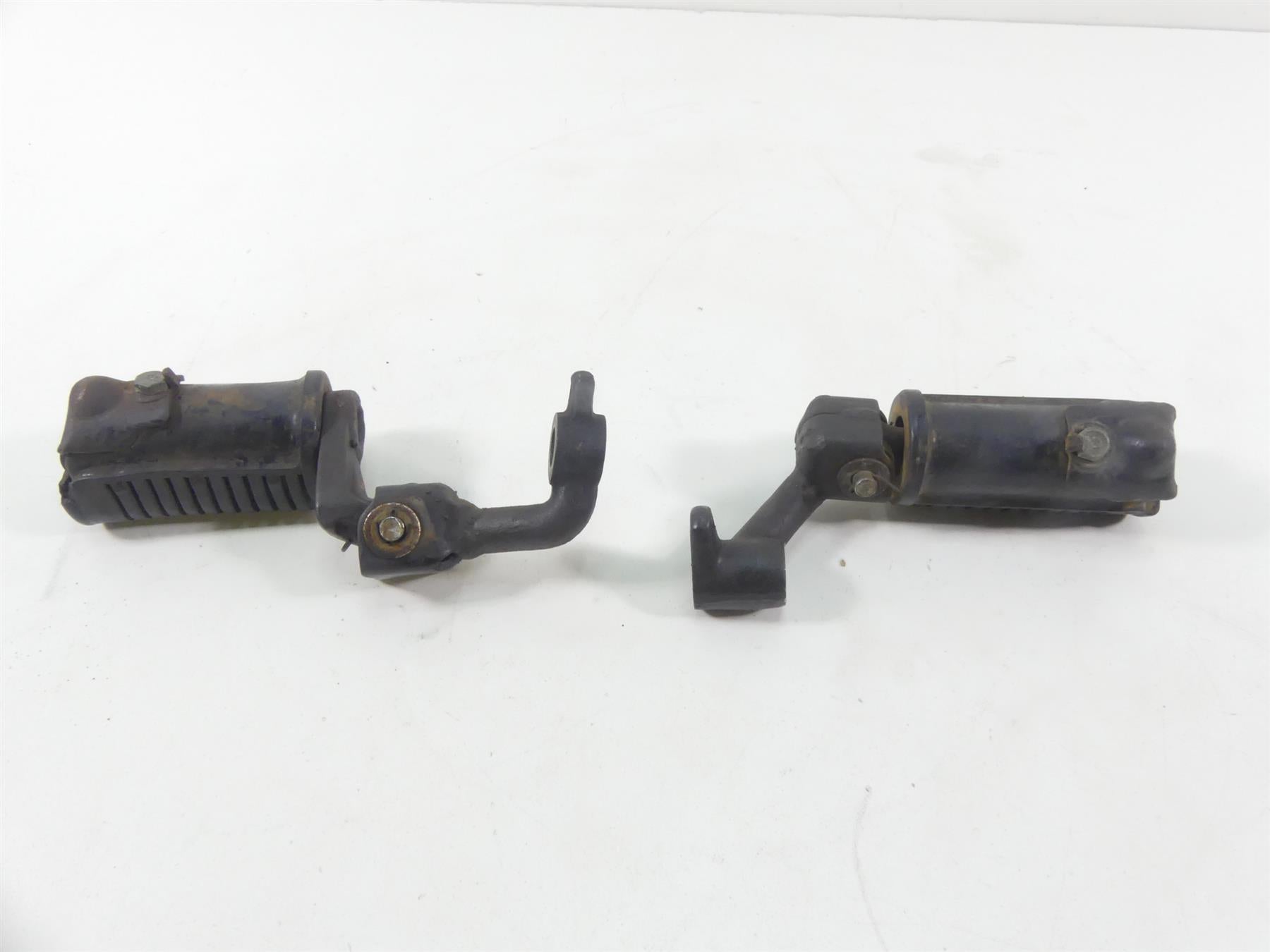 1980 Honda CB750C Custom Front Rider Driver Foot pegs 50630-425-730 50640-425-730 {{ shop.shopifyCountryName }} - Mototech271