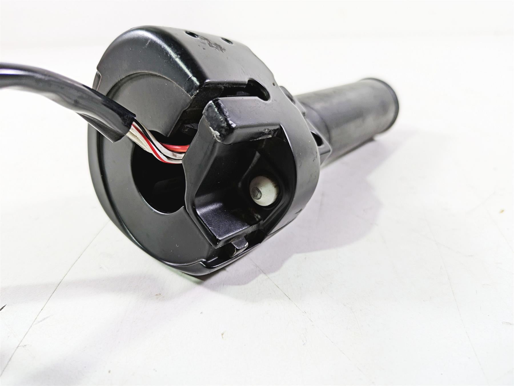 2018 Harley Softail FXFBS Fat Bob Right Hand Control Switch Start Stop 71500462 {{ shop.shopifyCountryName }} - Mototech271