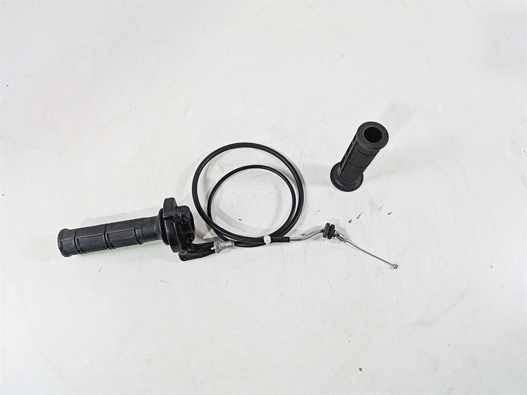 2022 Ducati Scrambler Desert Sled Throttle Control + Grip & Cable Set 65420521A {{ shop.shopifyCountryName }} - Mototech271
