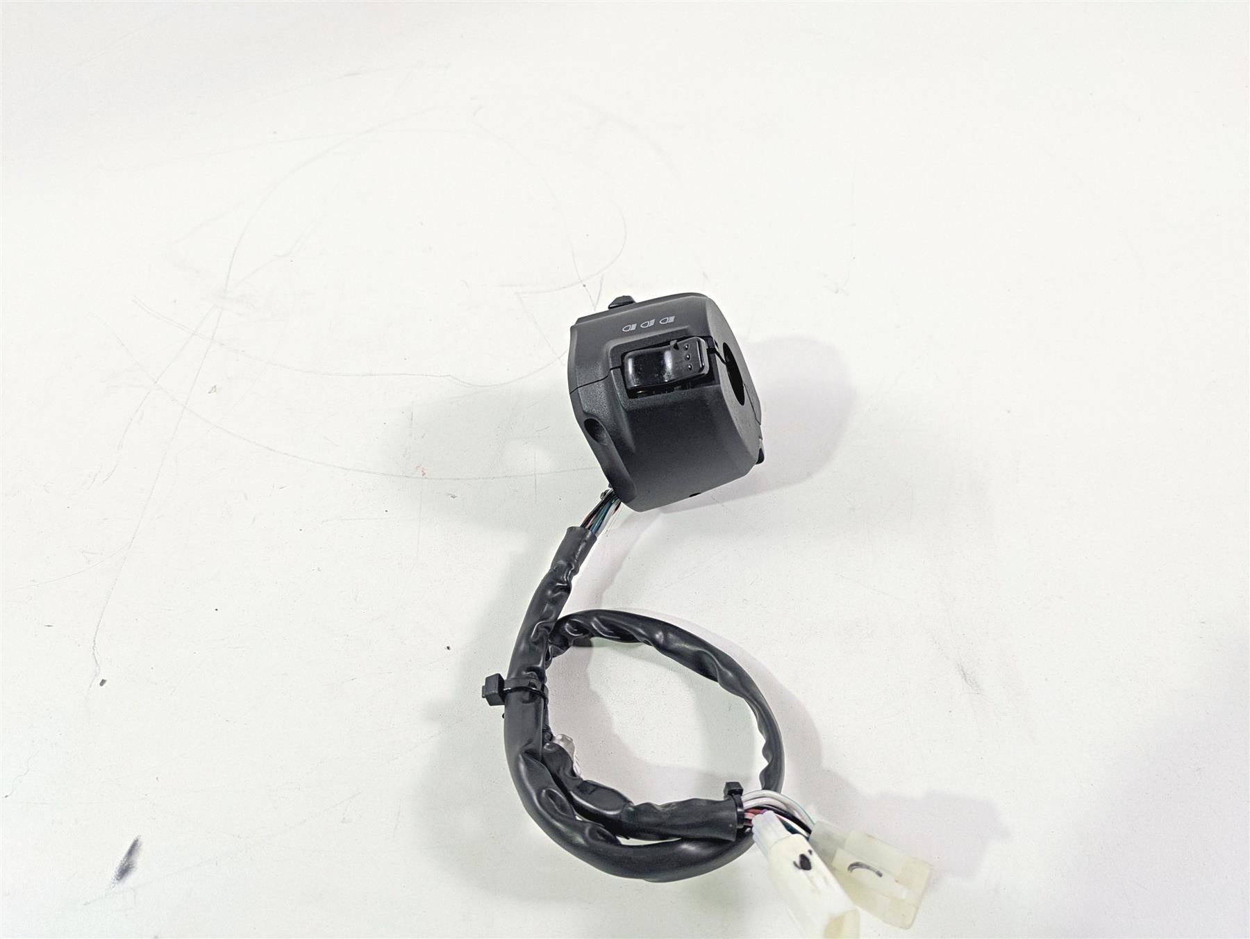 2017 Aprilia RSV 1100 Tuono V4 Factory Left Hand Light Control Switch 2D0002965 {{ shop.shopifyCountryName }} - Mototech271